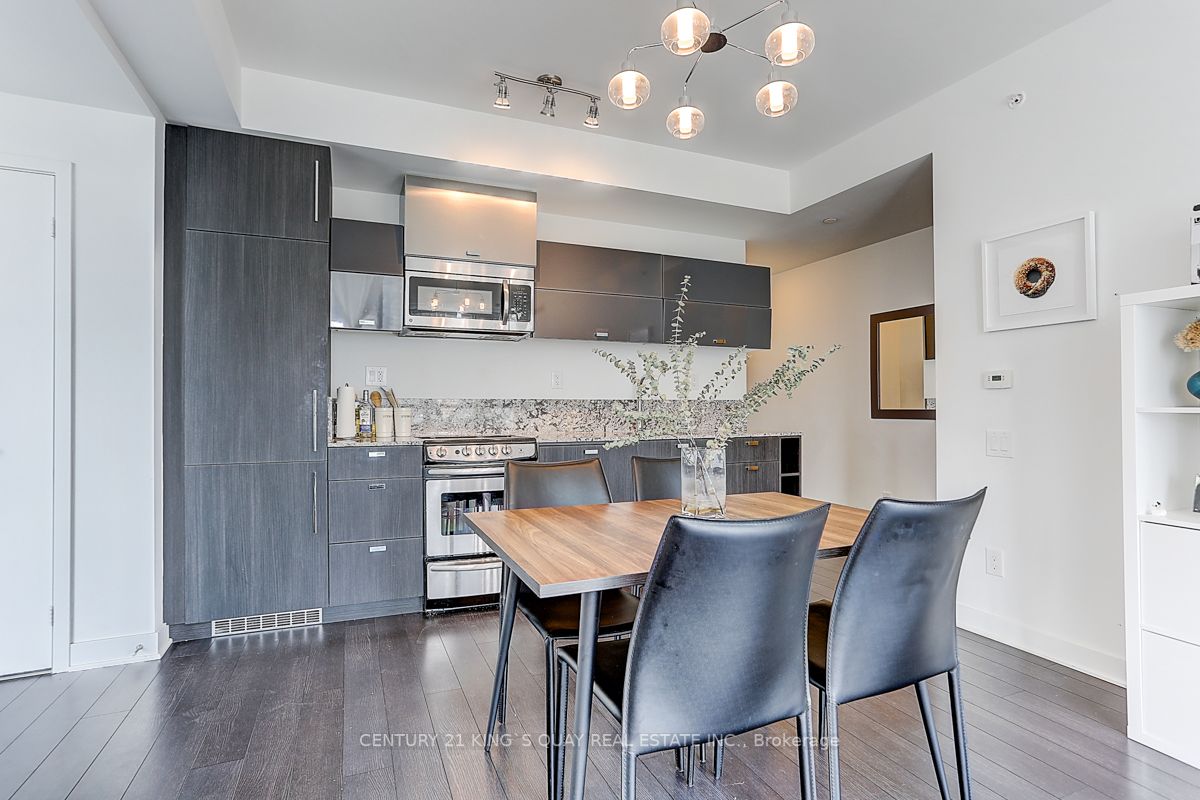290 Adelaide Street W, #1810