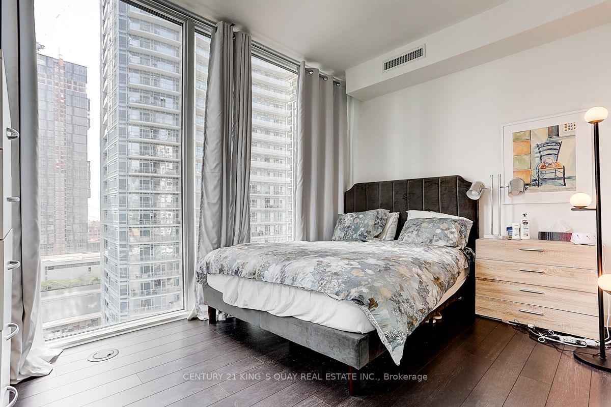 290 Adelaide Street W, #1810