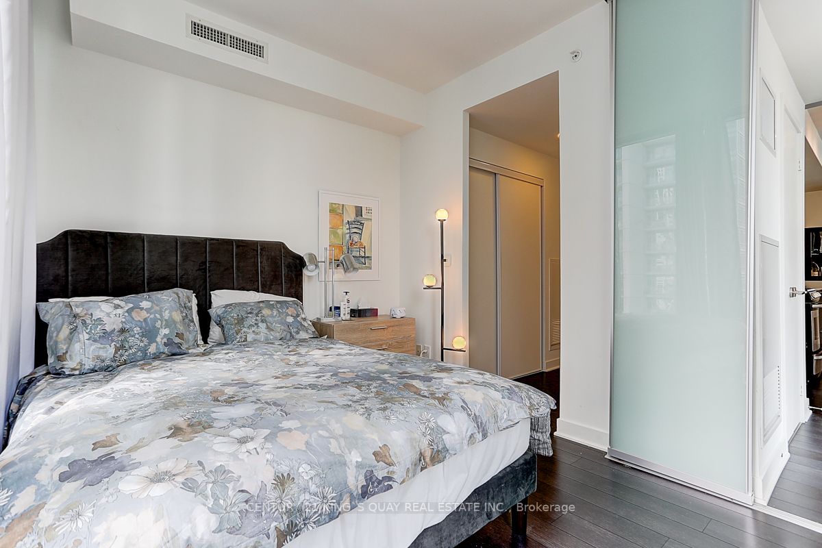 290 Adelaide Street W, #1810