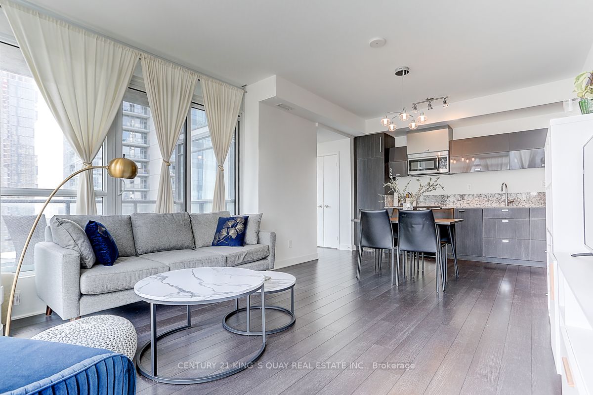 290 Adelaide Street W, #1810