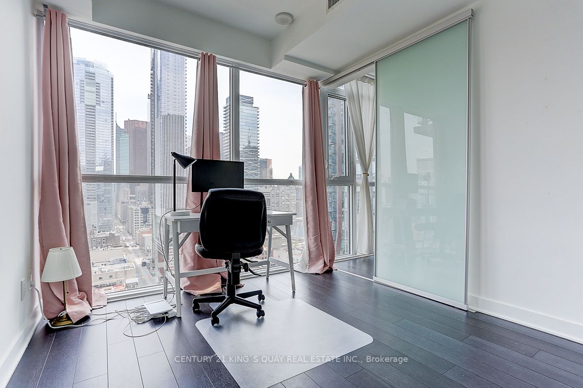290 Adelaide Street W, #1810