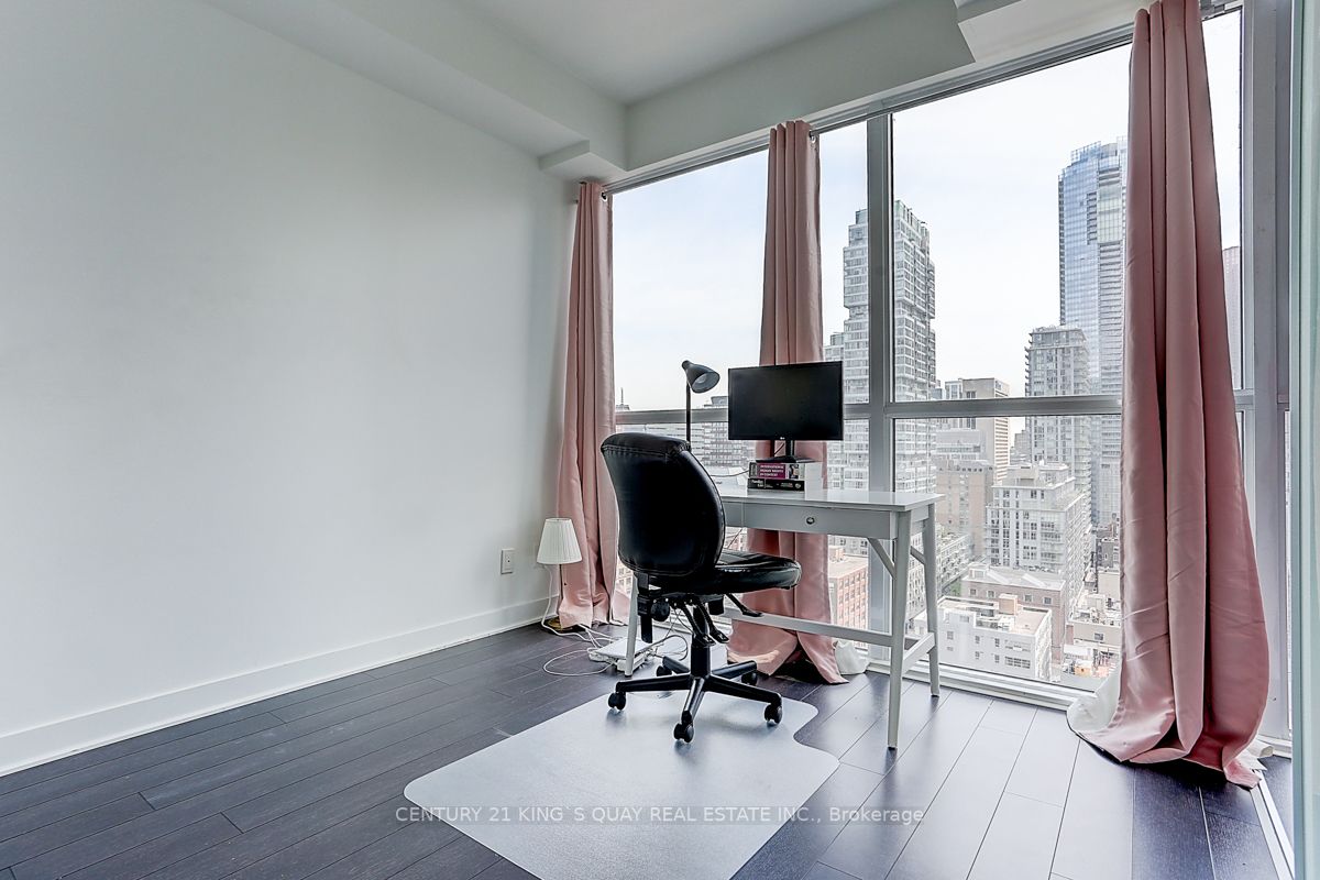 290 Adelaide Street W, #1810
