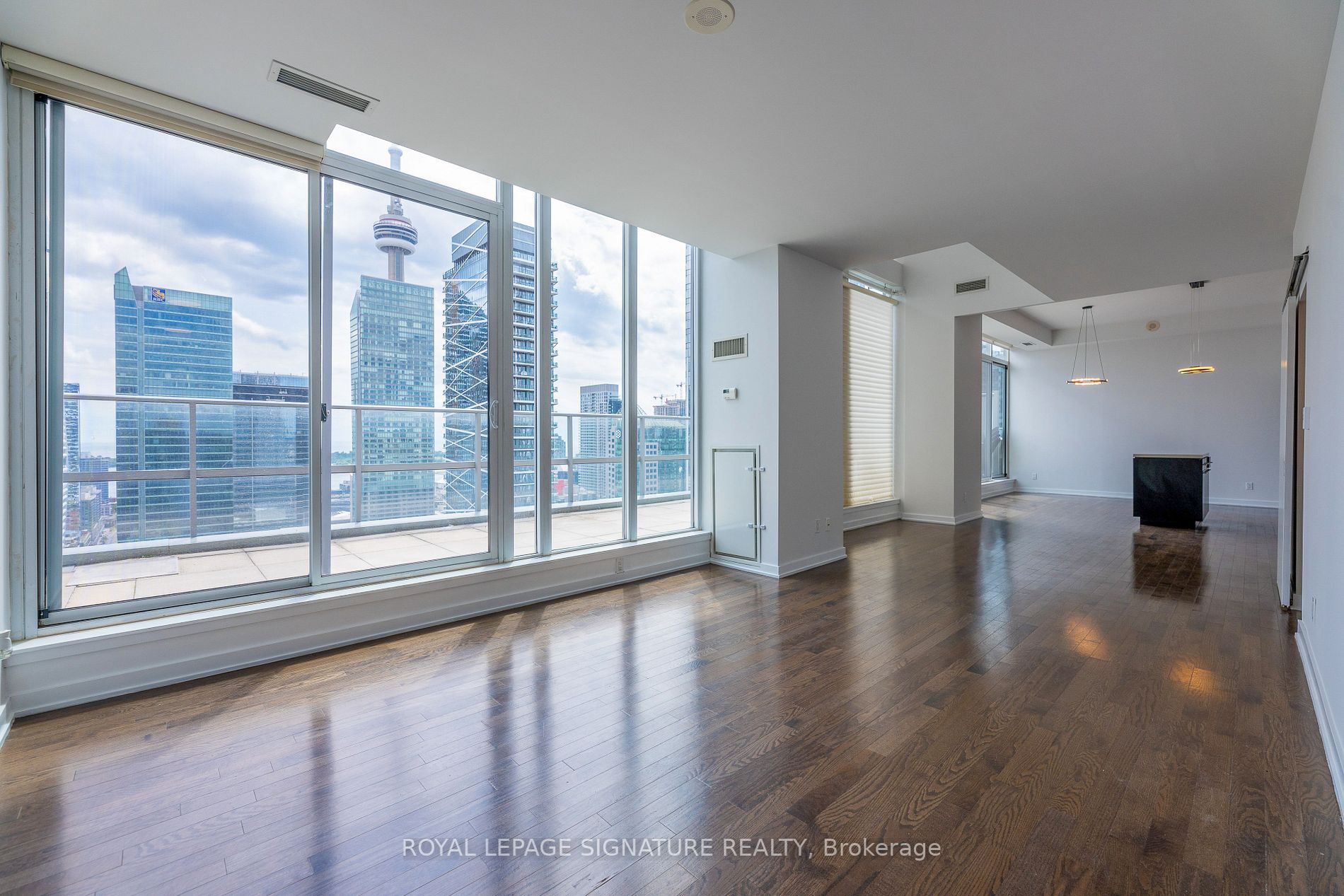 126 Simcoe St, #Ph05