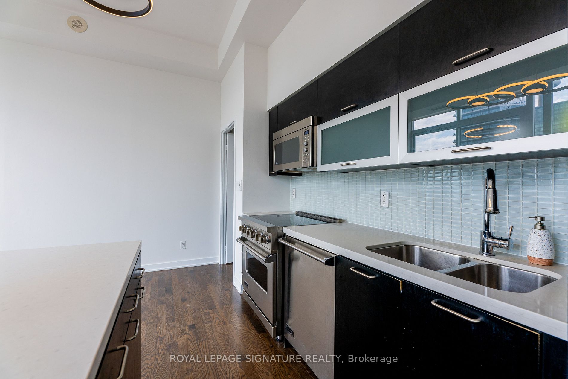 126 Simcoe St, #Ph05