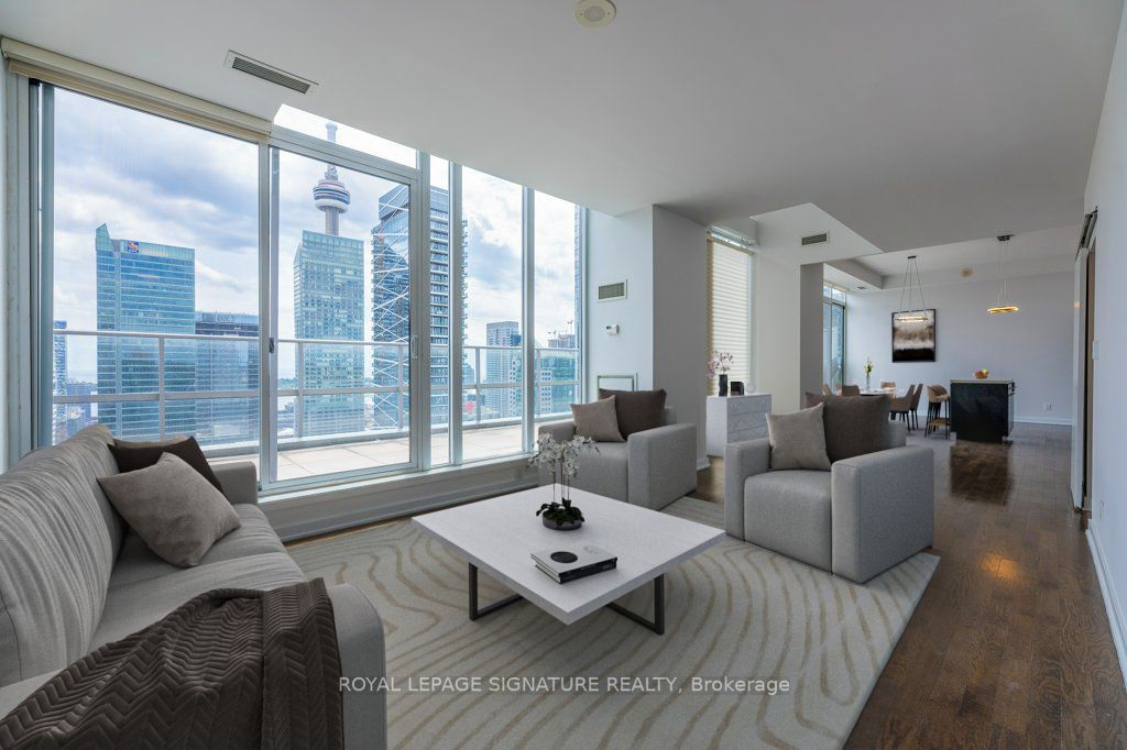 126 Simcoe St, #Ph05