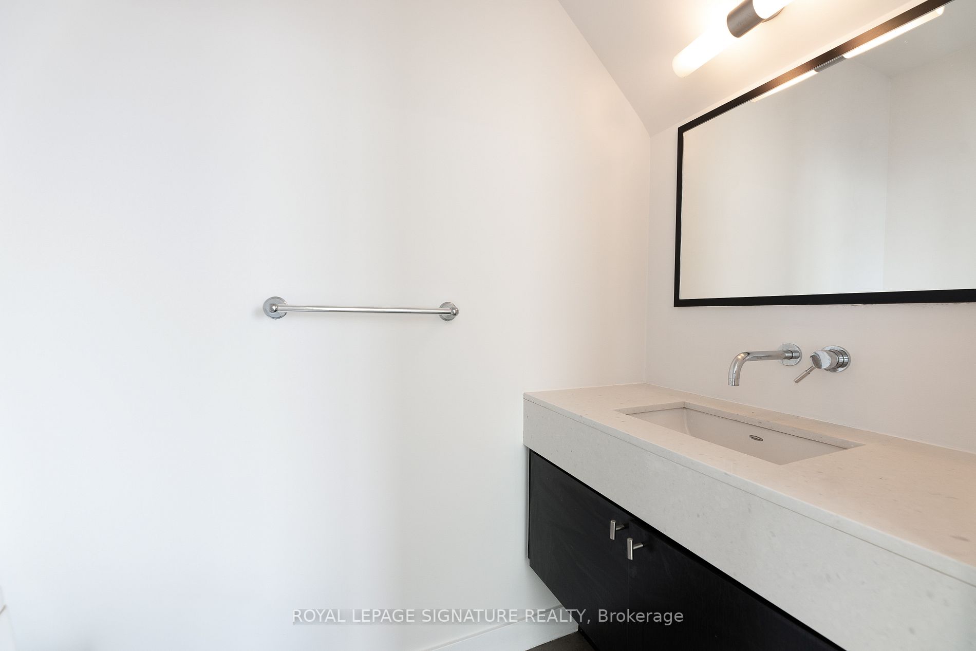 126 Simcoe St, #Ph05