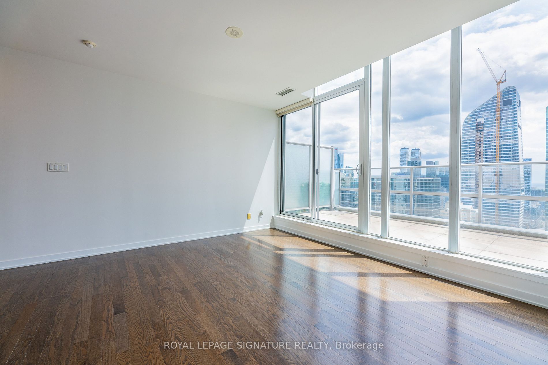 126 Simcoe St, #Ph05