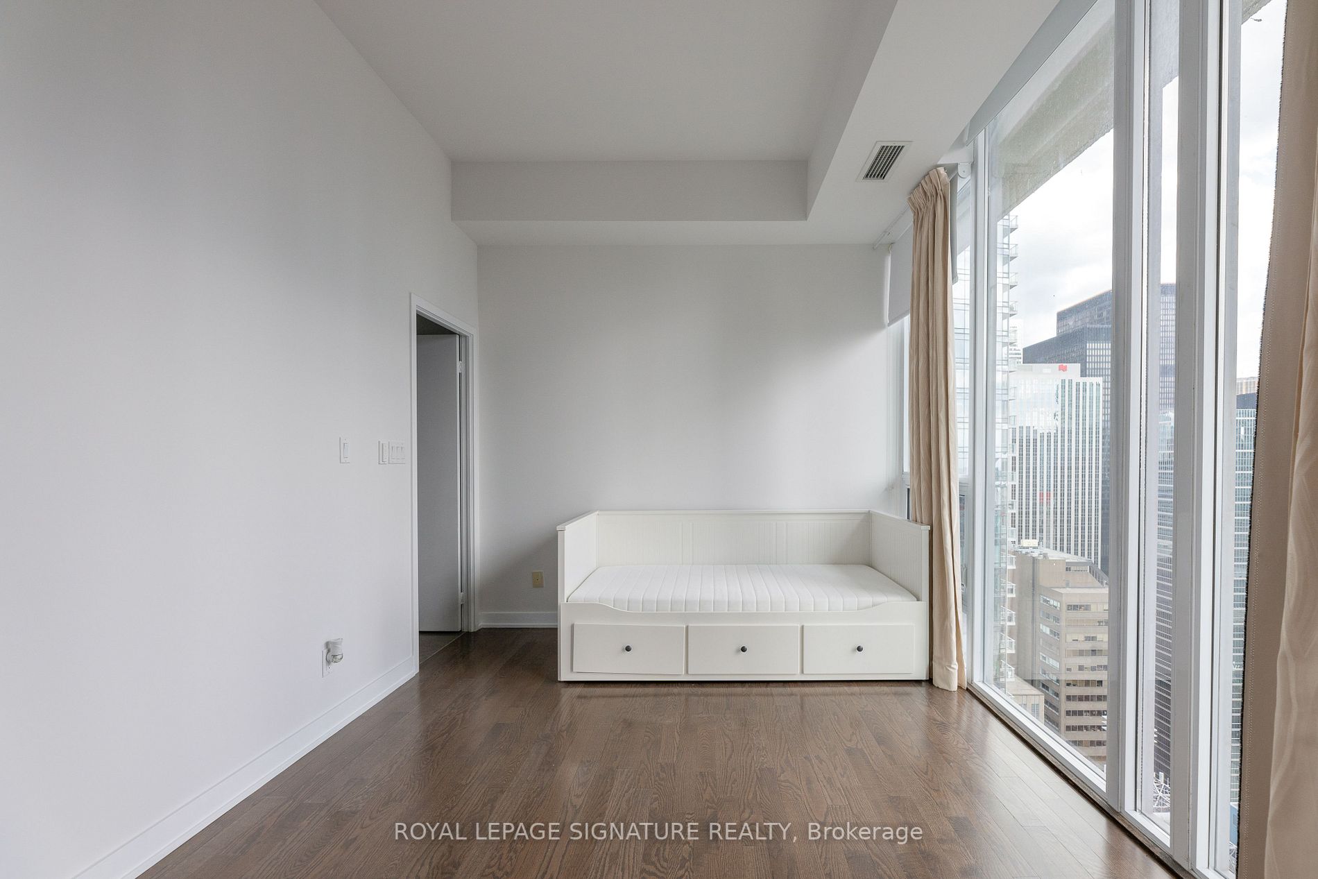 126 Simcoe St, #Ph05