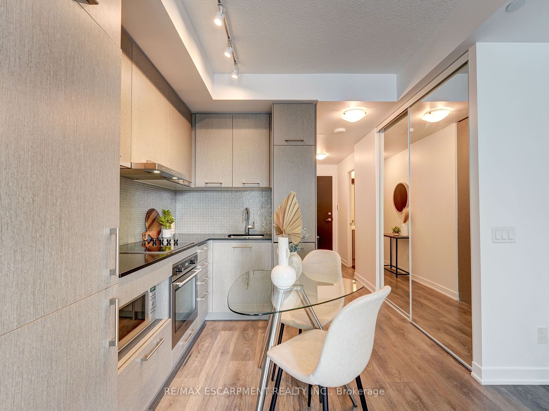 87 Peter St, #4412