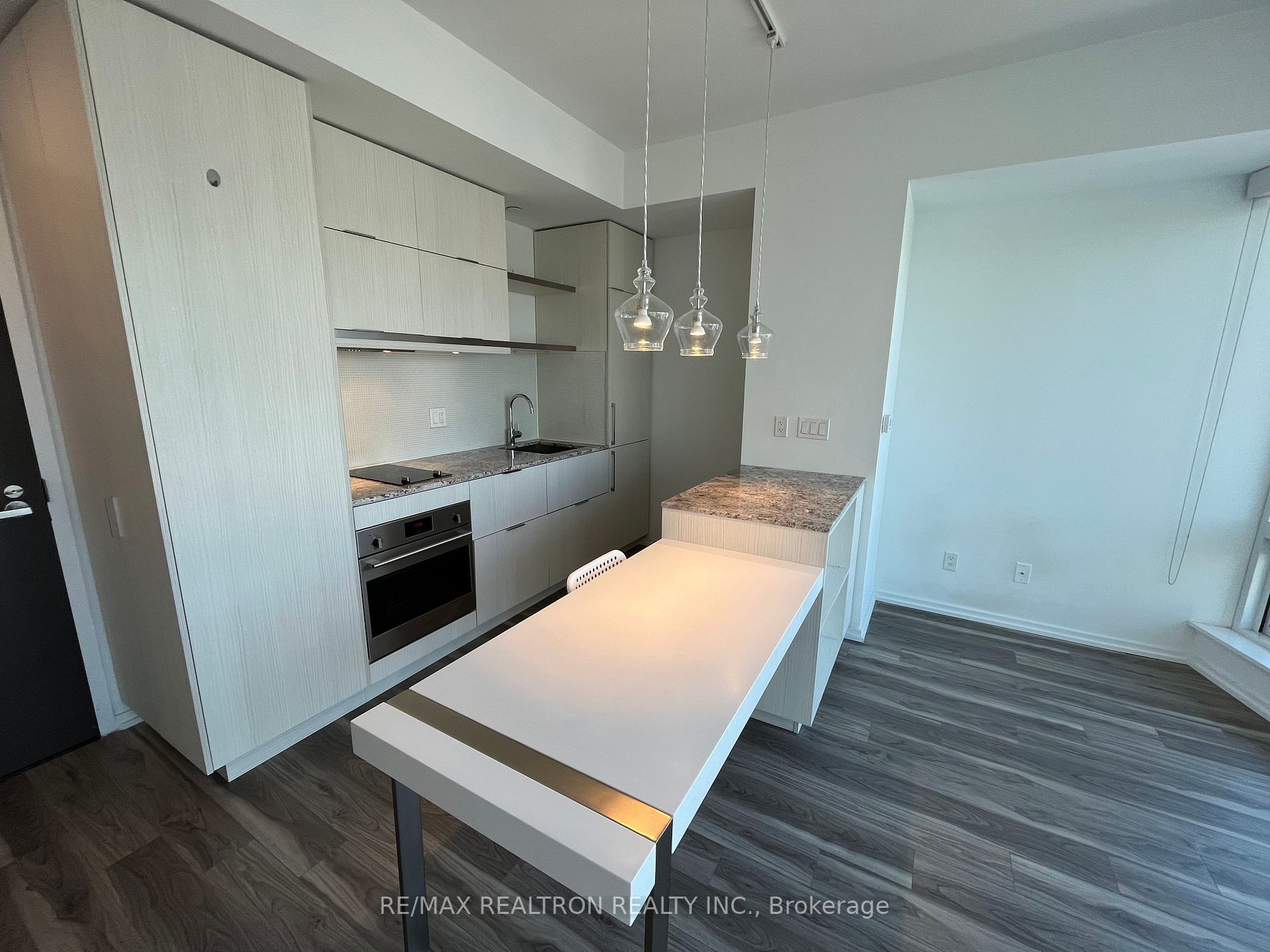 197 Yonge St, #3113