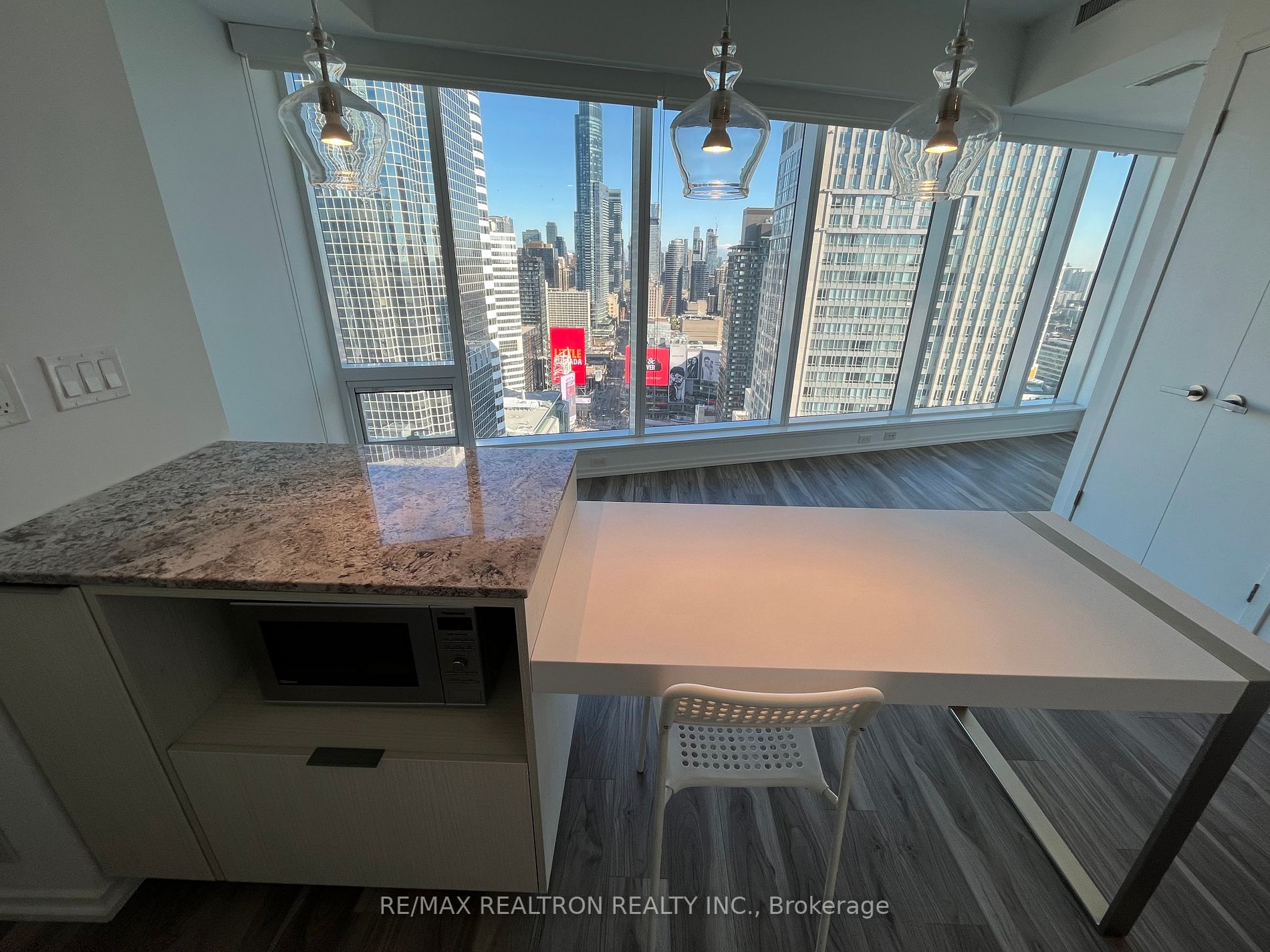 197 Yonge St, #3113