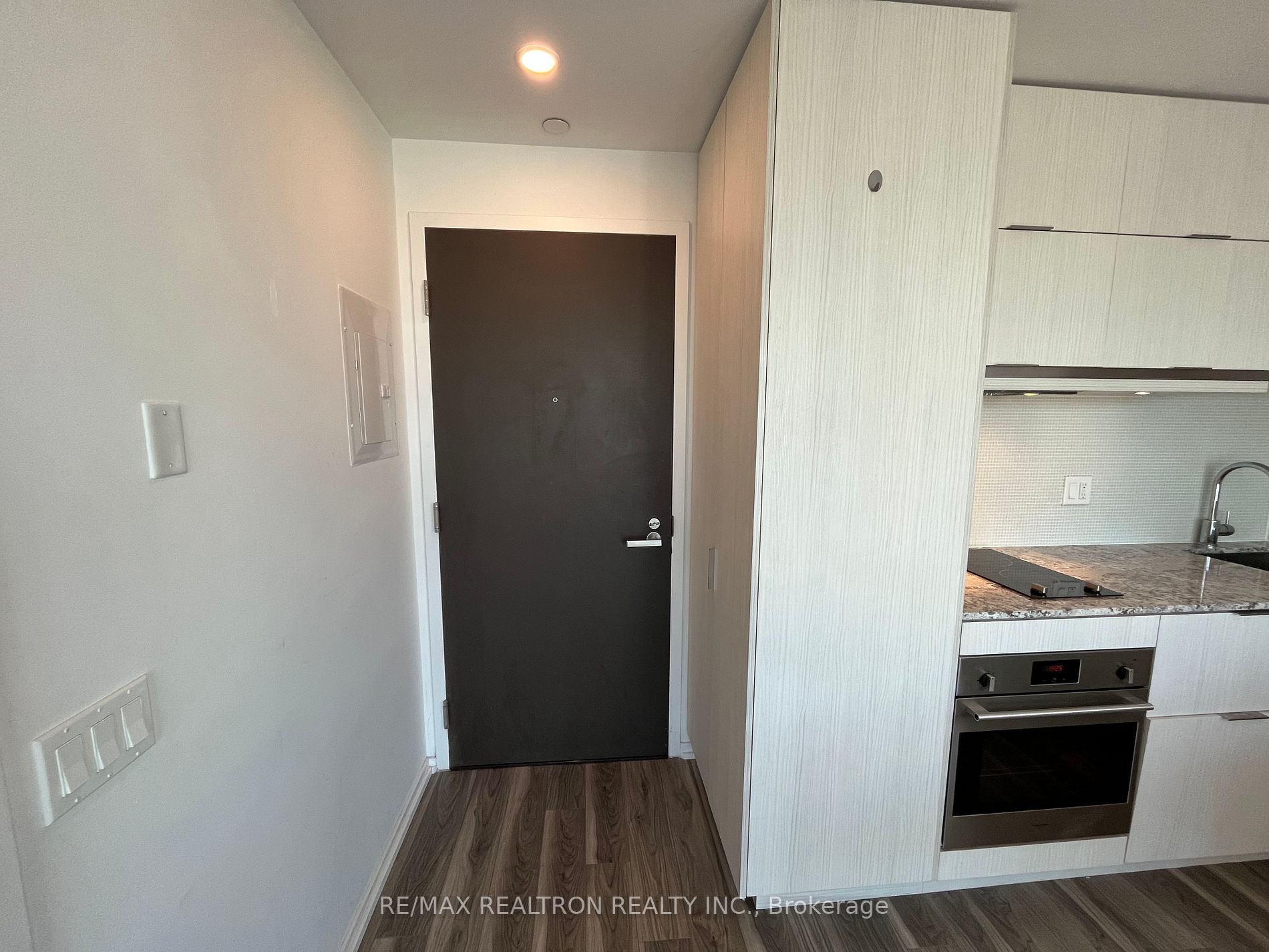 197 Yonge St, #3113