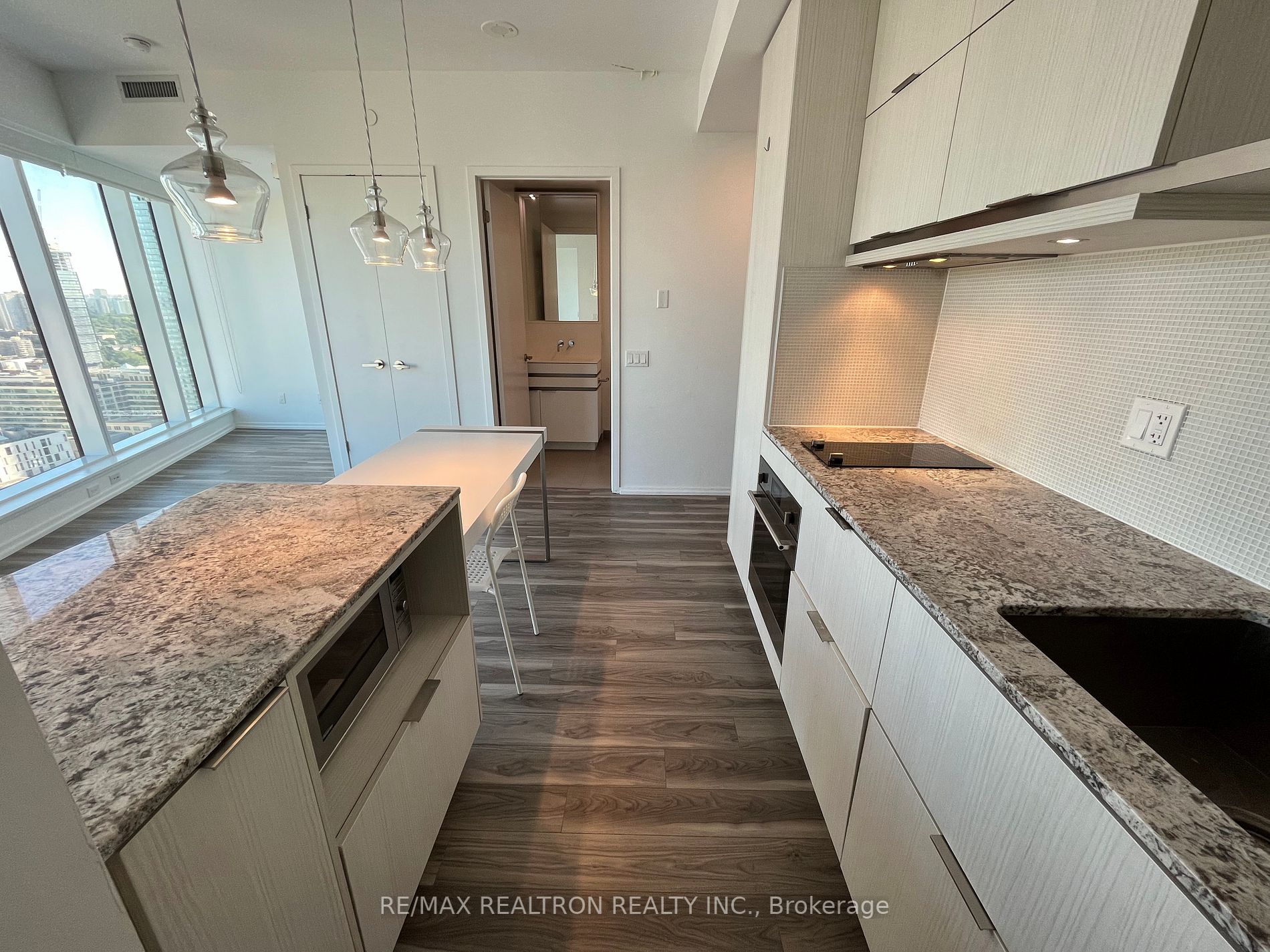 197 Yonge St, #3113