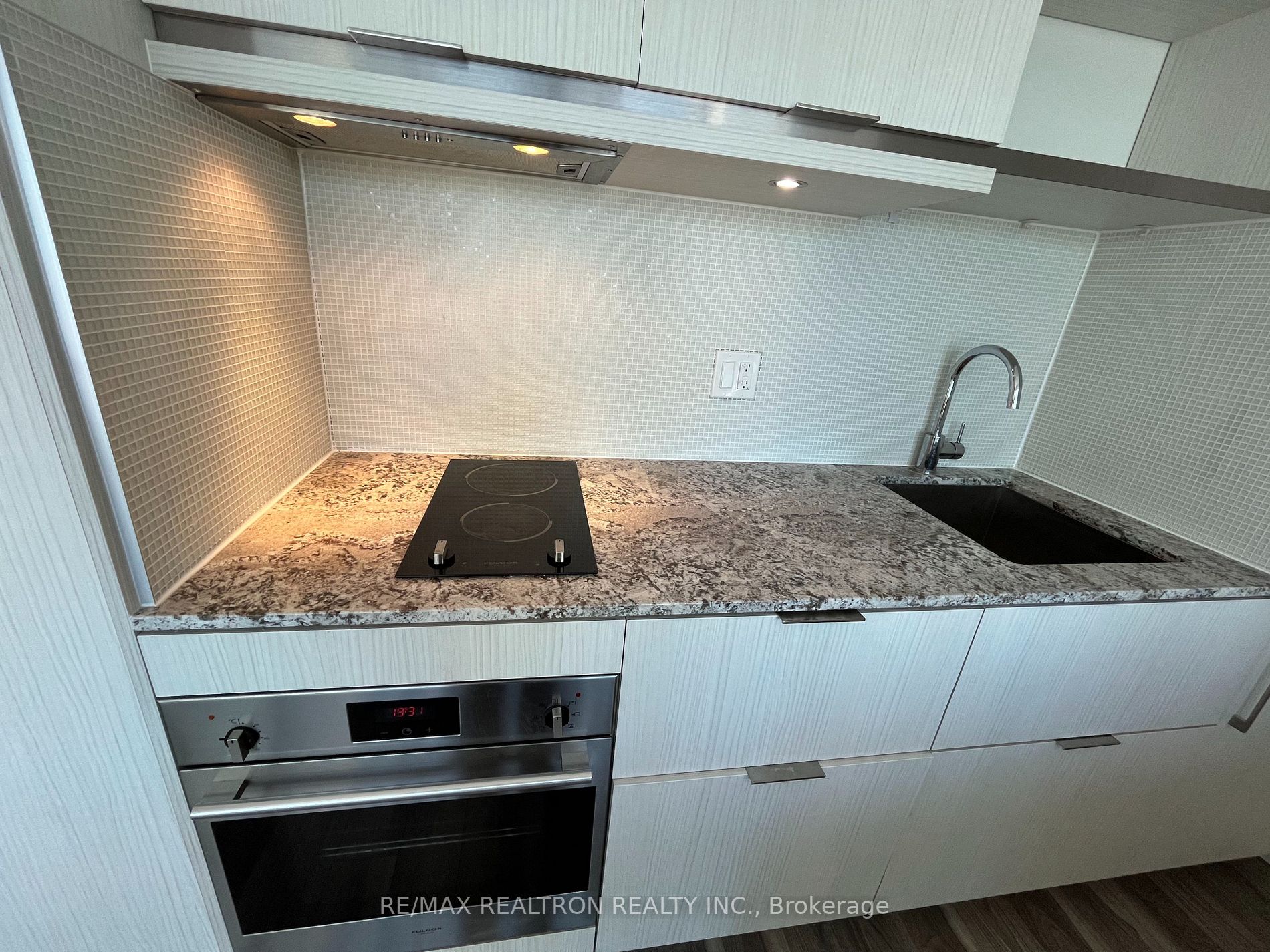 197 Yonge St, #3113