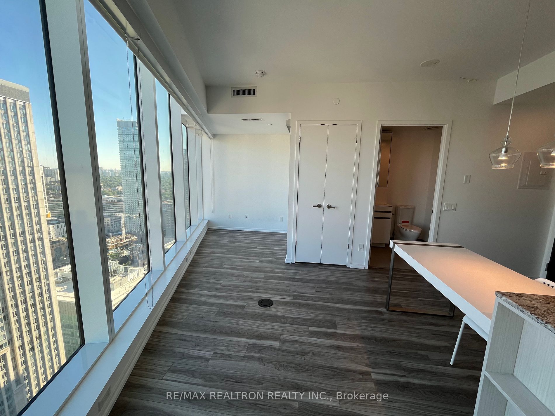 197 Yonge St, #3113