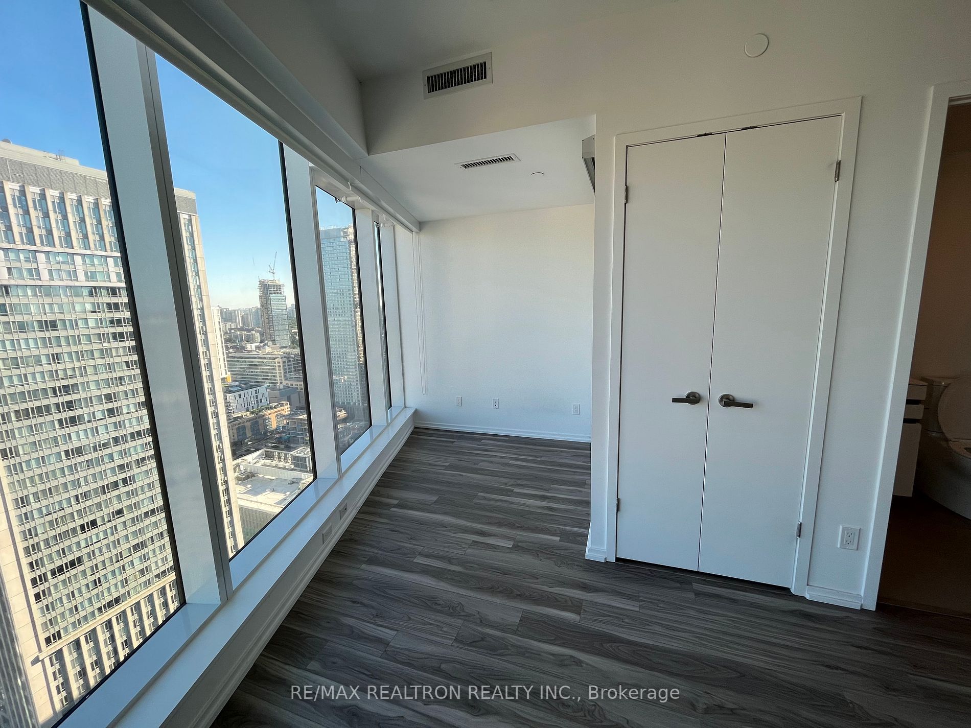 197 Yonge St, #3113