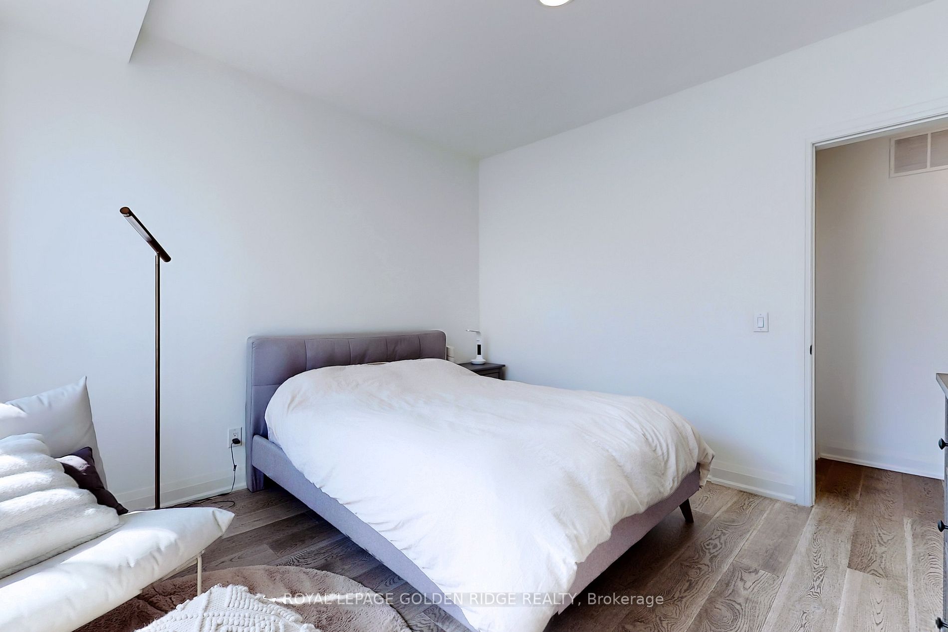 17 Greenbriar Rd, #7
