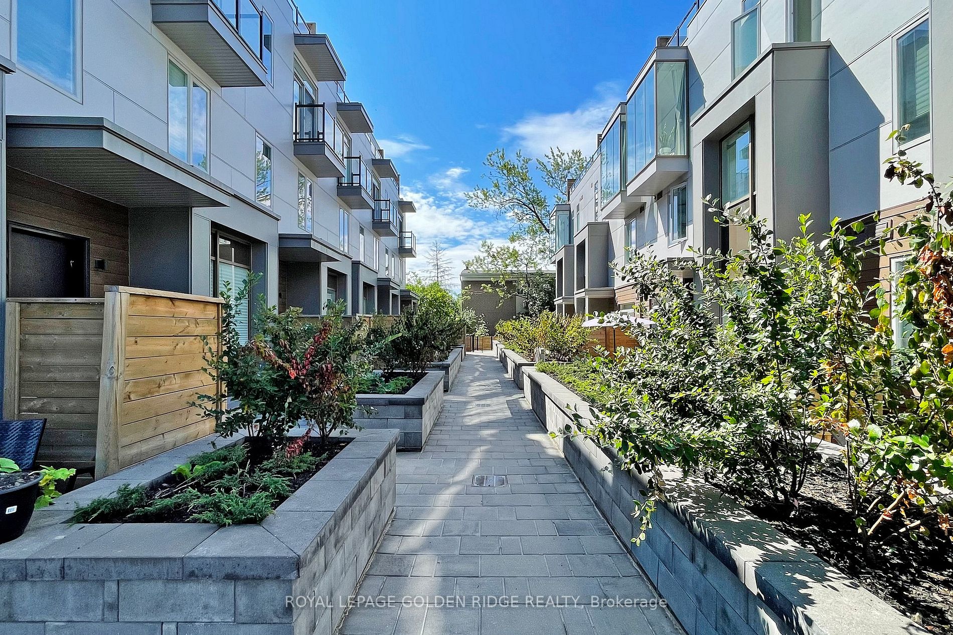17 Greenbriar Rd, #7