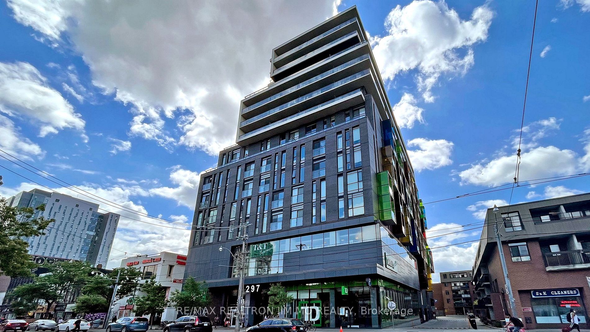 297 College St, #503