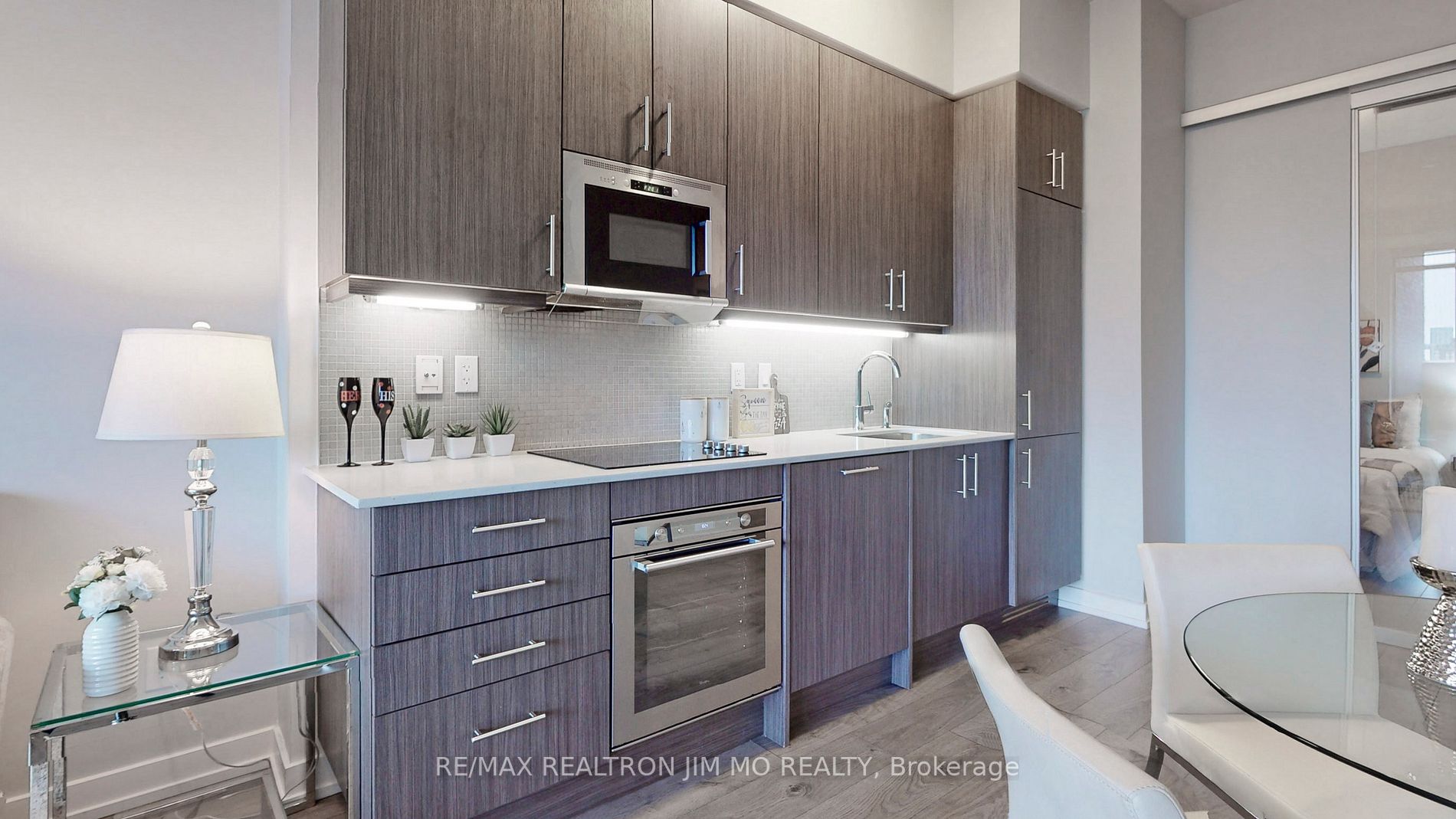 297 College St, #503