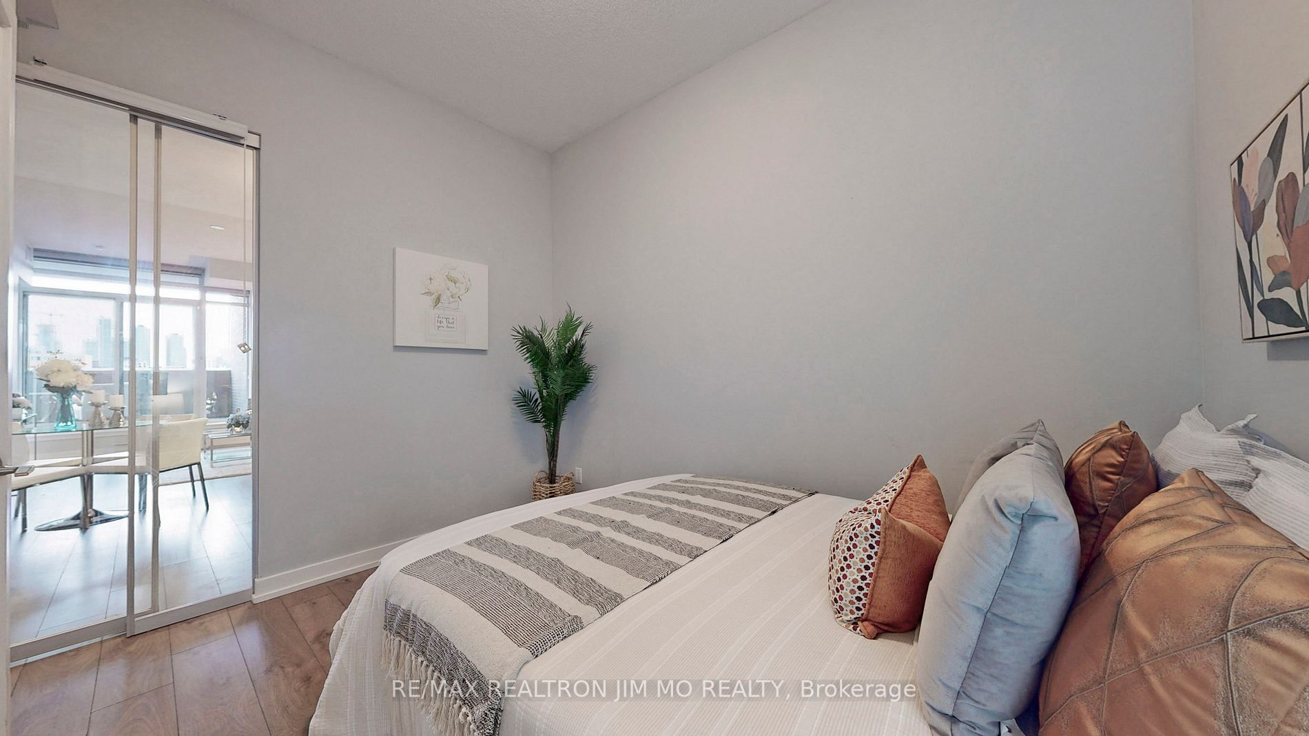 297 College St, #503