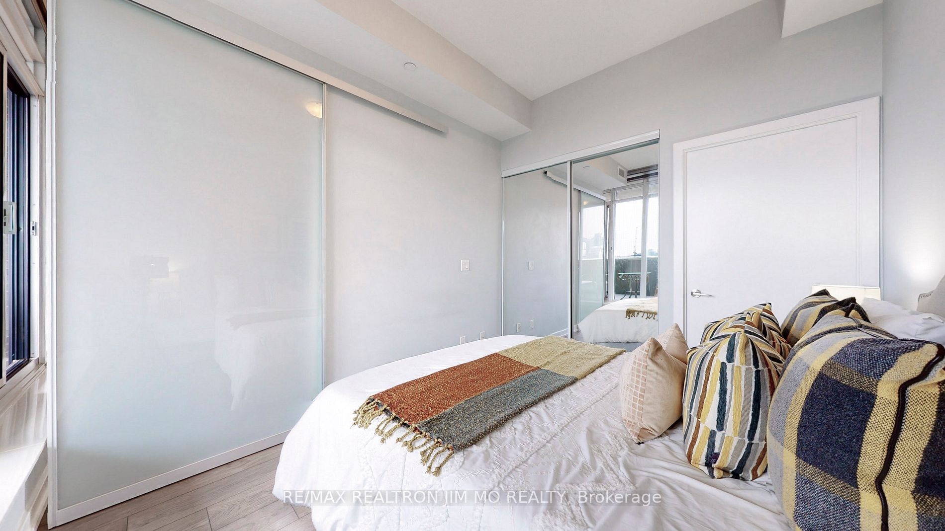 297 College St, #503