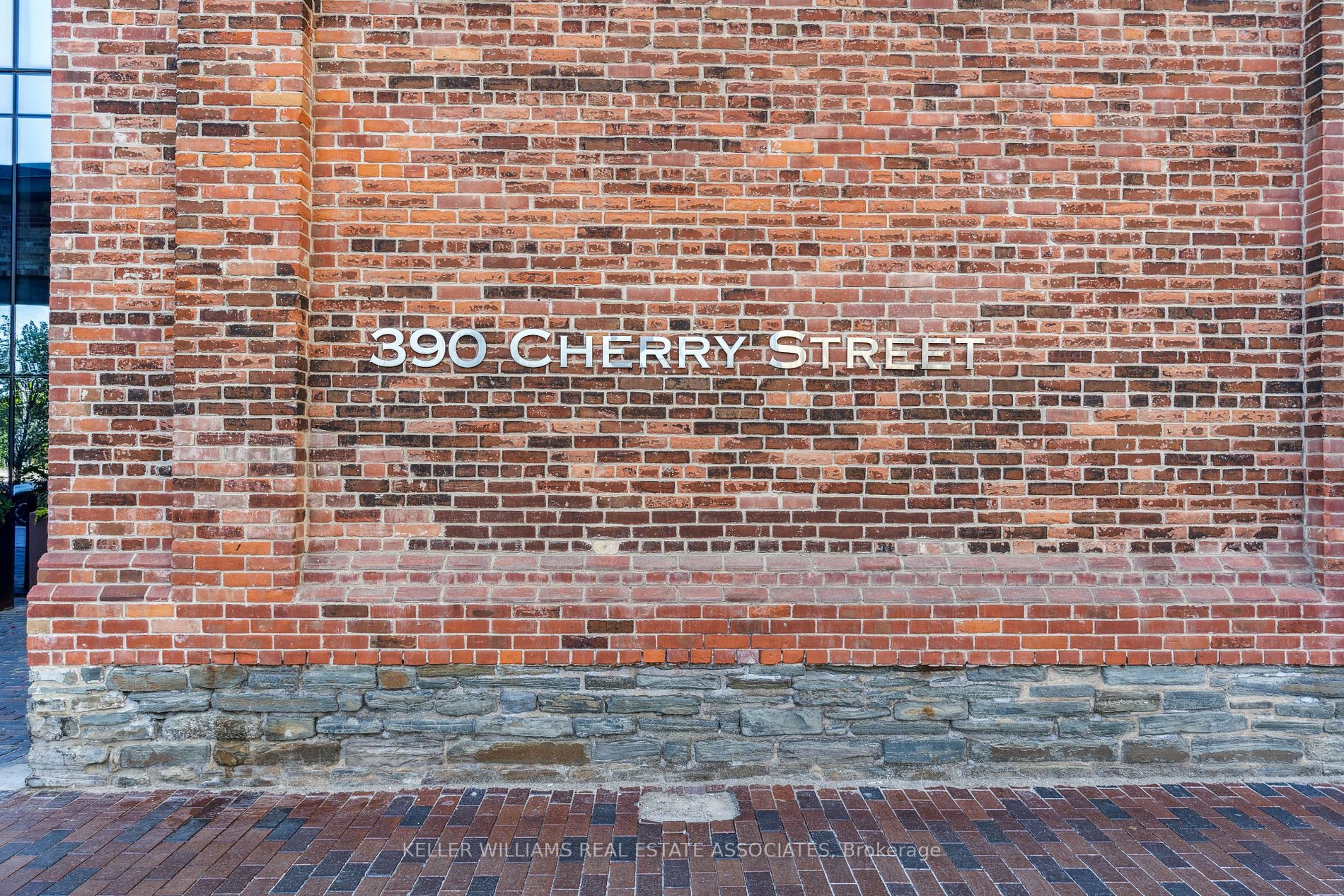 Listing C6715506 - Large Photo # 2