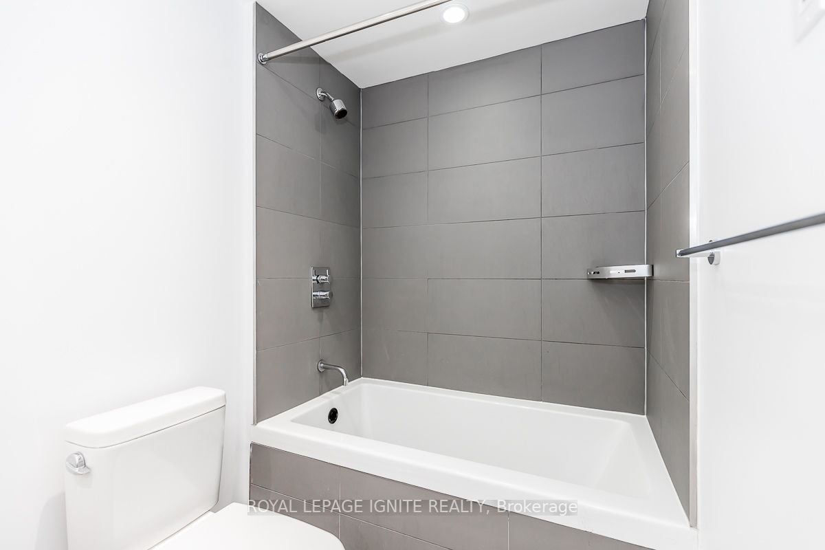 60 Colborne St, #221