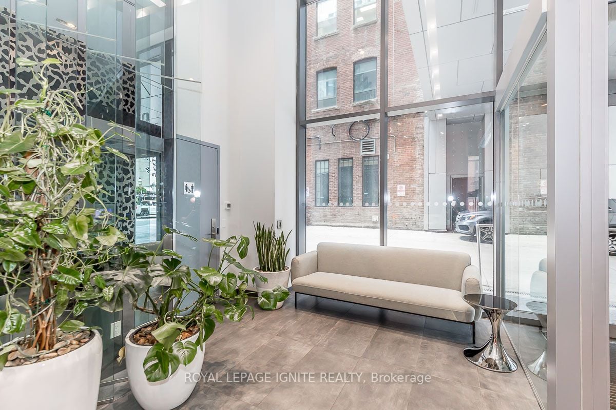 60 Colborne St, #221