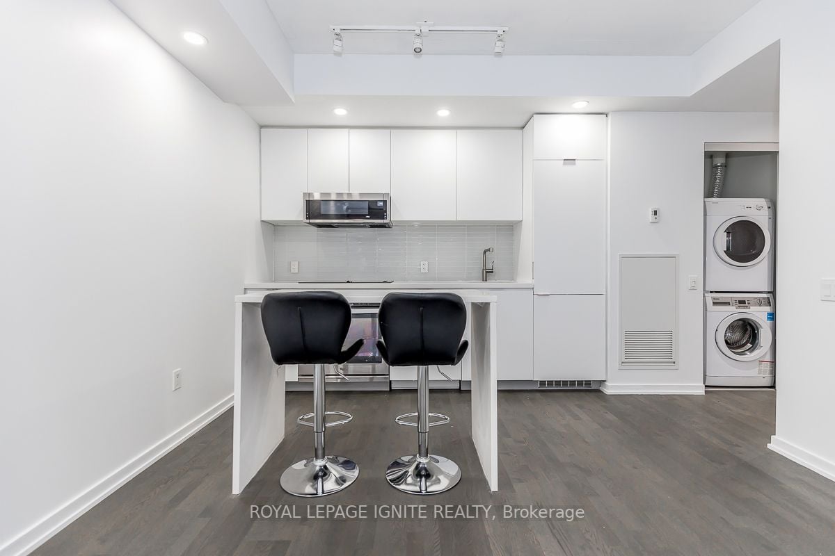 60 Colborne St, #221