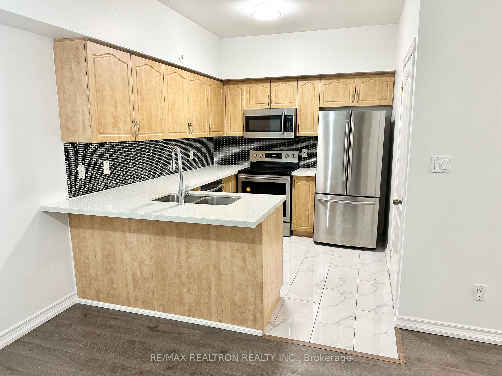 1496 Victoria Park Ave, #119