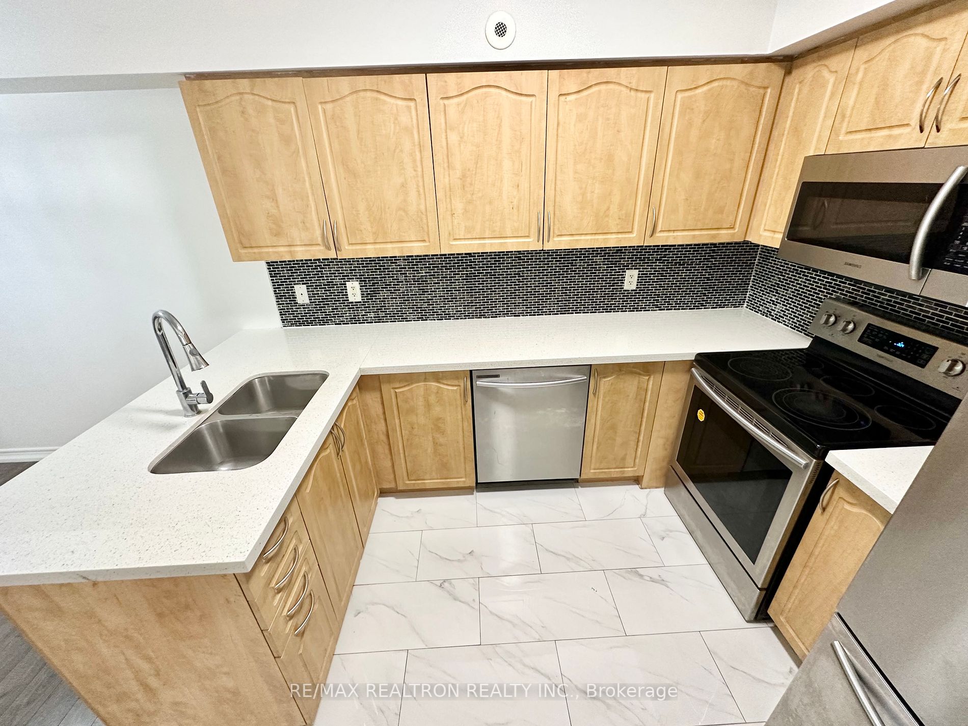 1496 Victoria Park Ave, #119