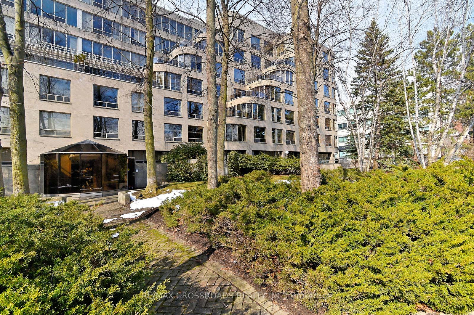 1177 Yonge St, #403