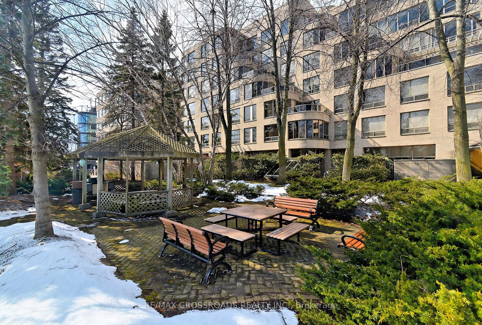 1177 Yonge St, #403