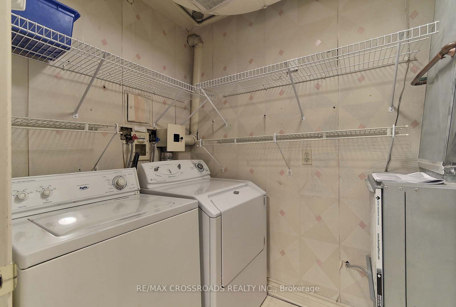 1177 Yonge St, #403