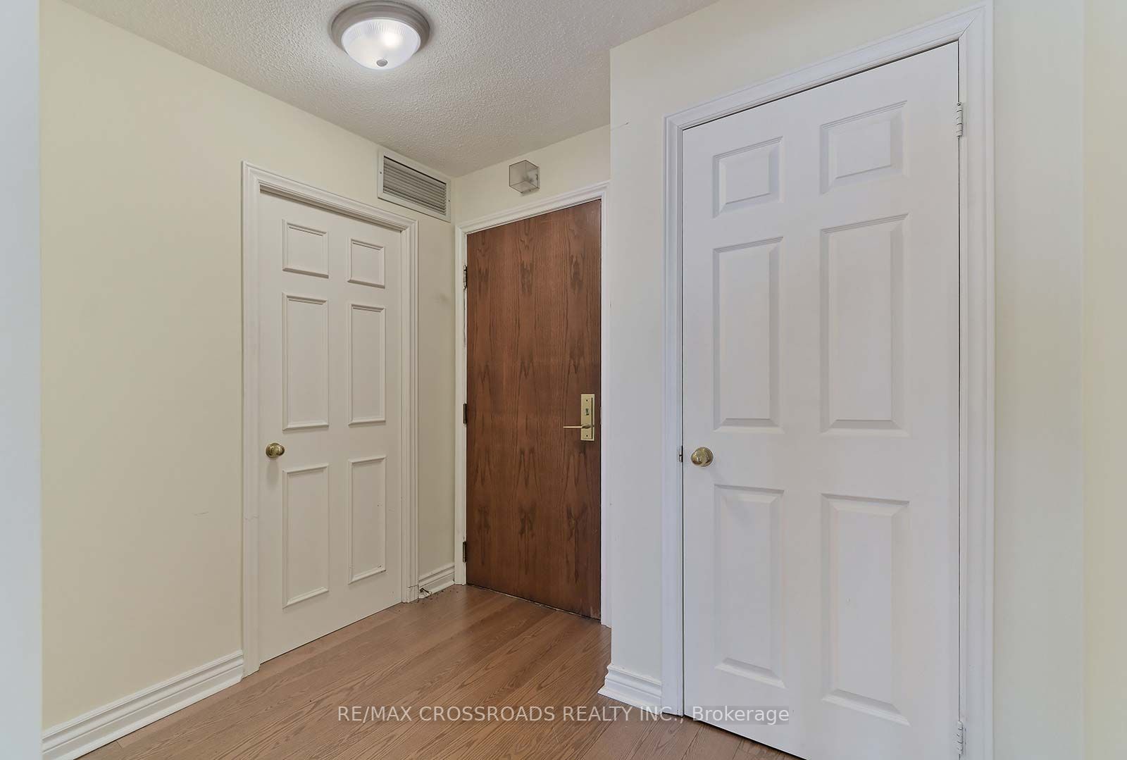 1177 Yonge St, #403