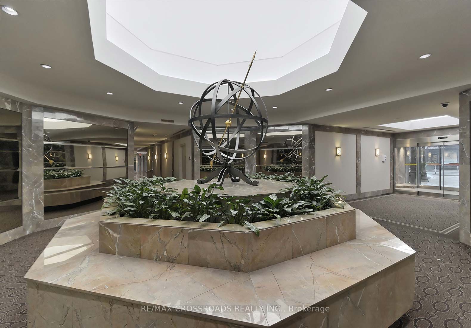 1177 Yonge St, #403