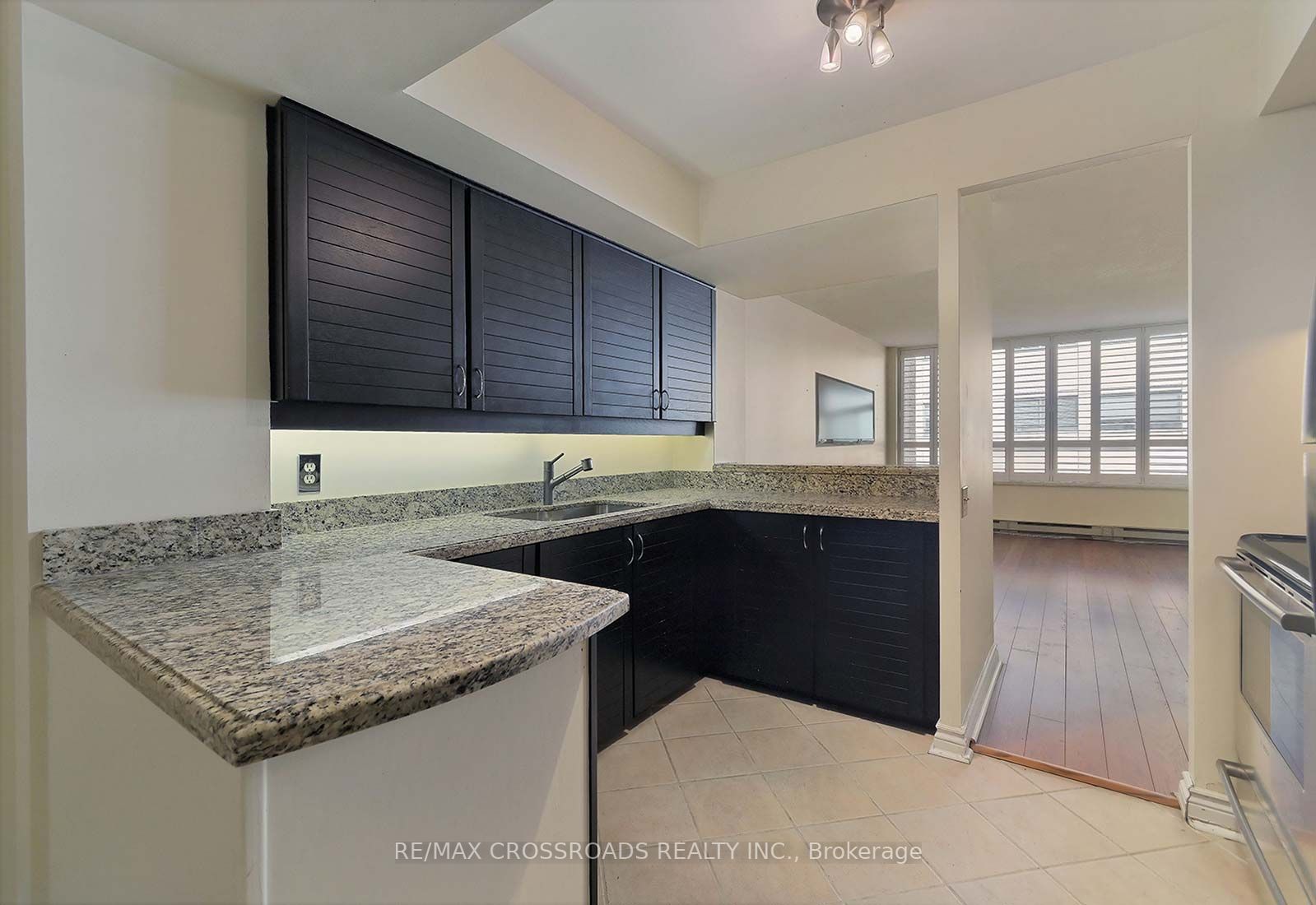 1177 Yonge St, #403