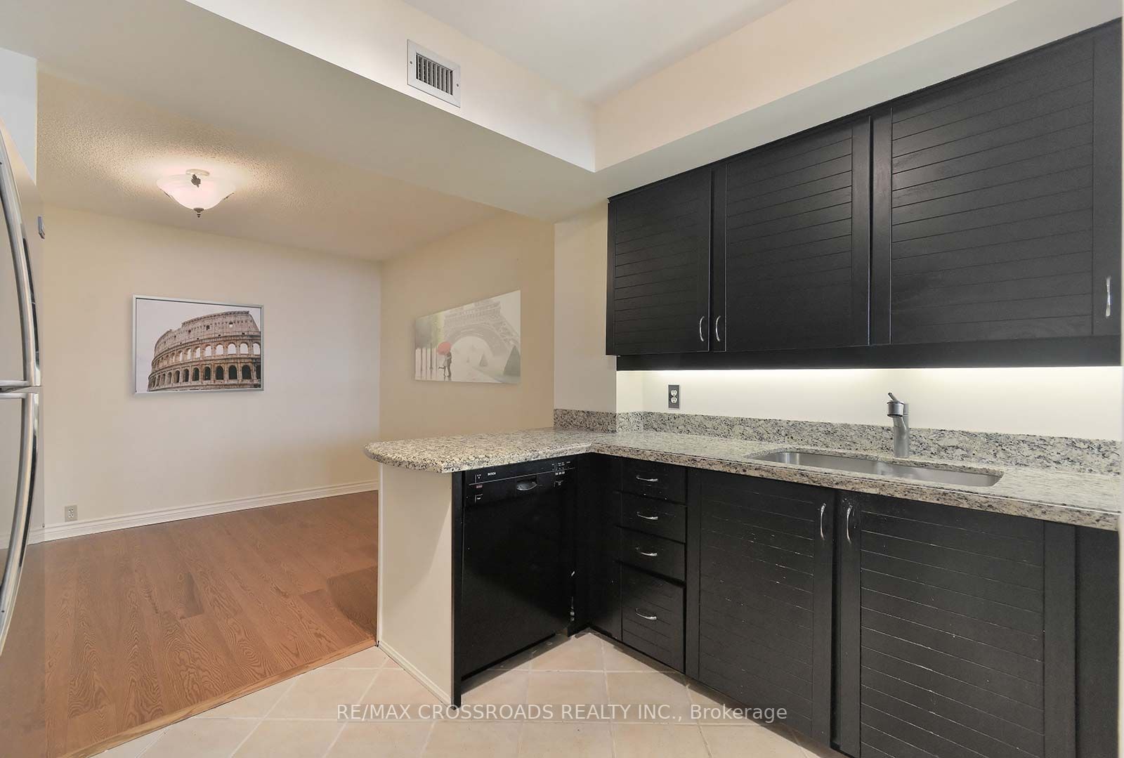 1177 Yonge St, #403