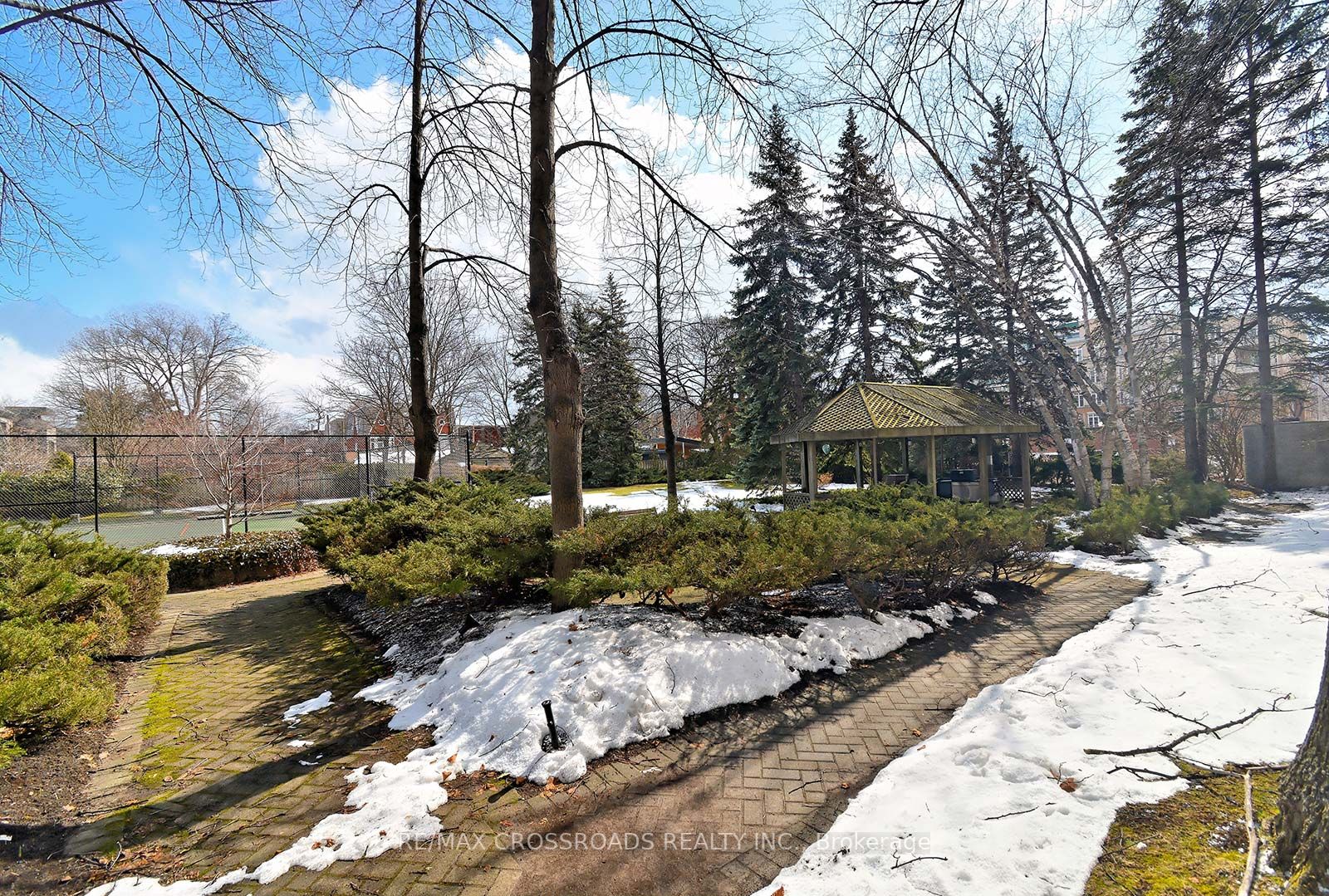 1177 Yonge St, #403