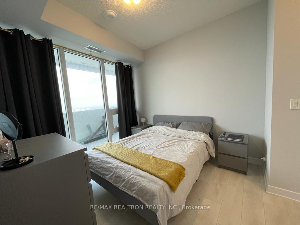 2221 Yonge St, #5103