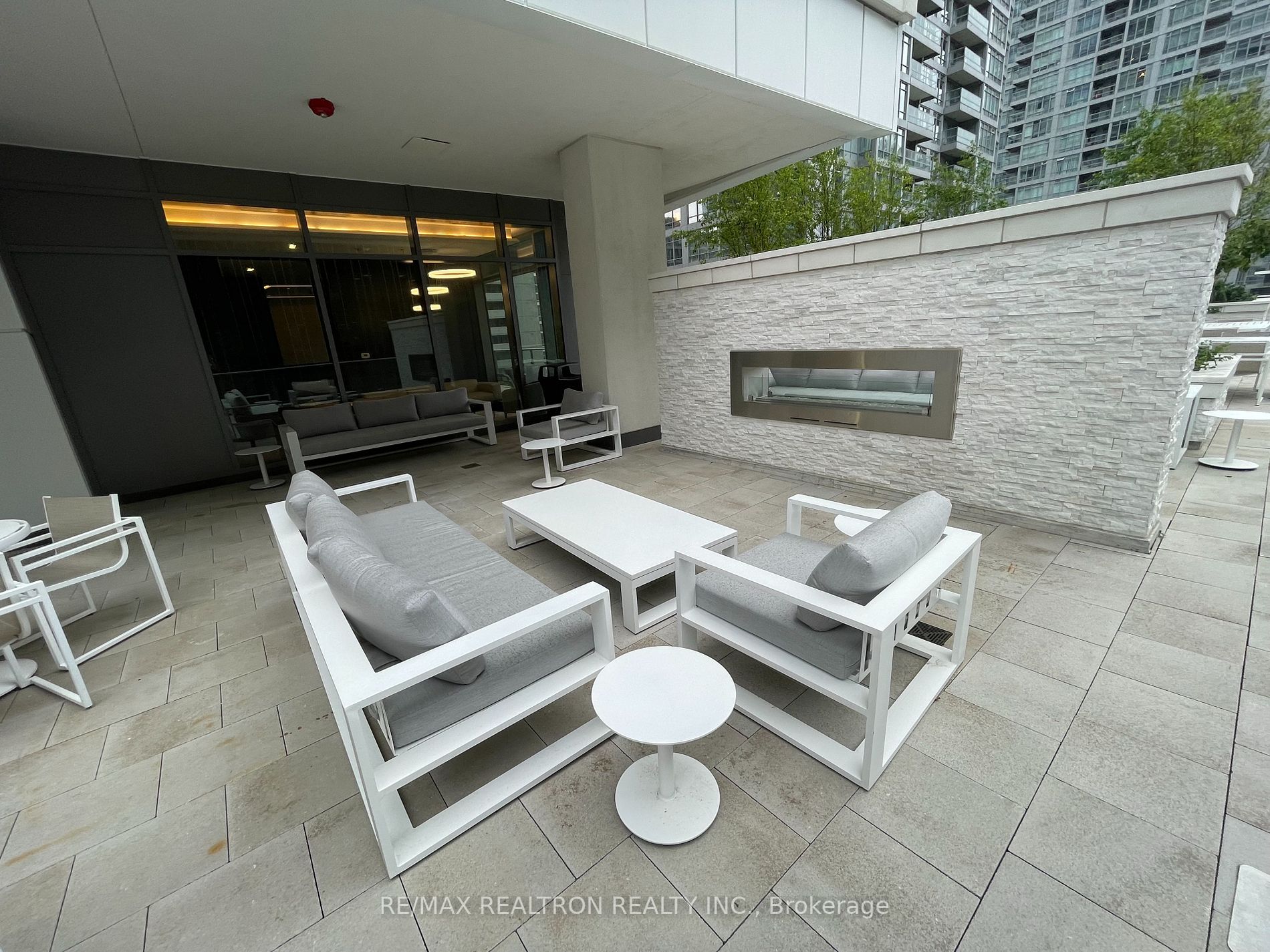 2221 Yonge St, #5103