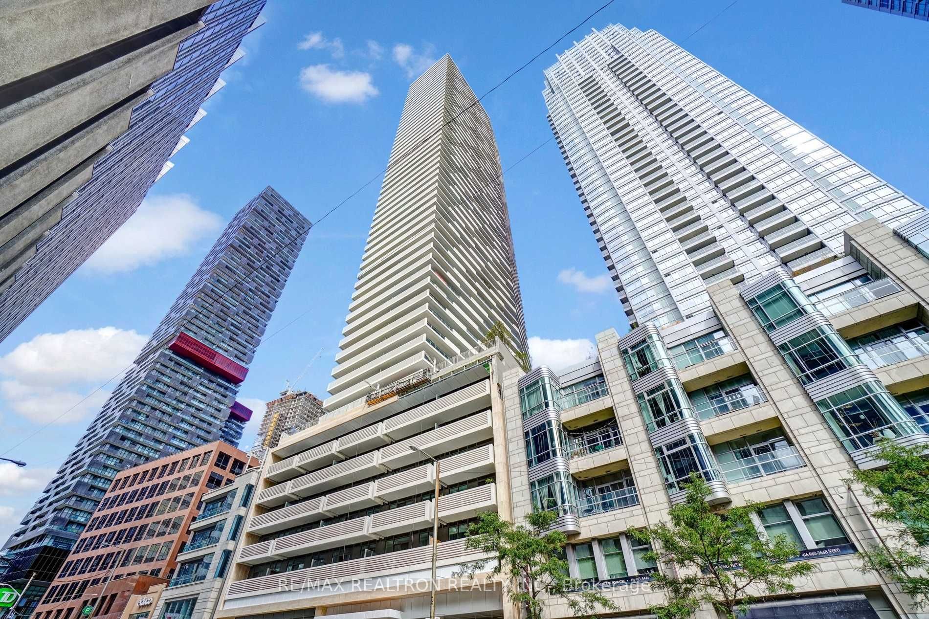 2221 Yonge St, #5103