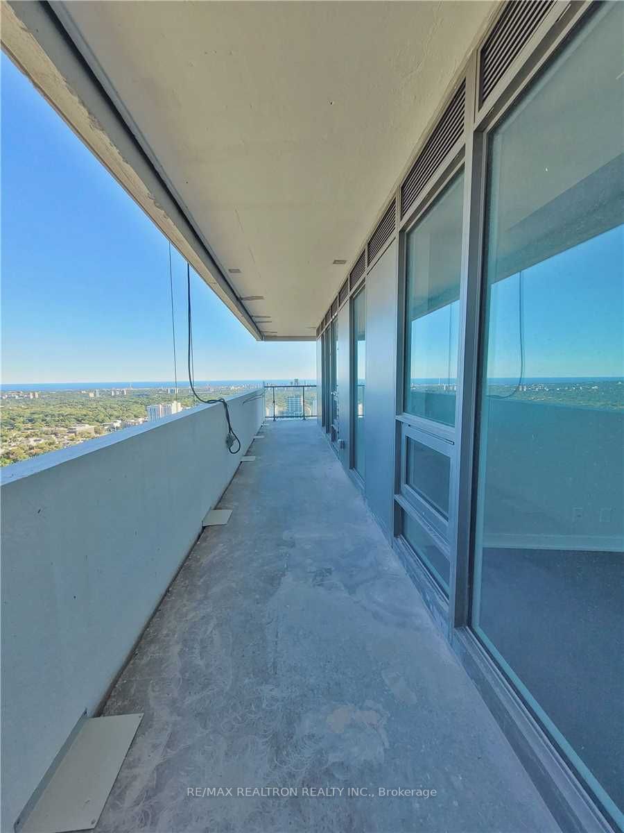 2221 Yonge St, #5103