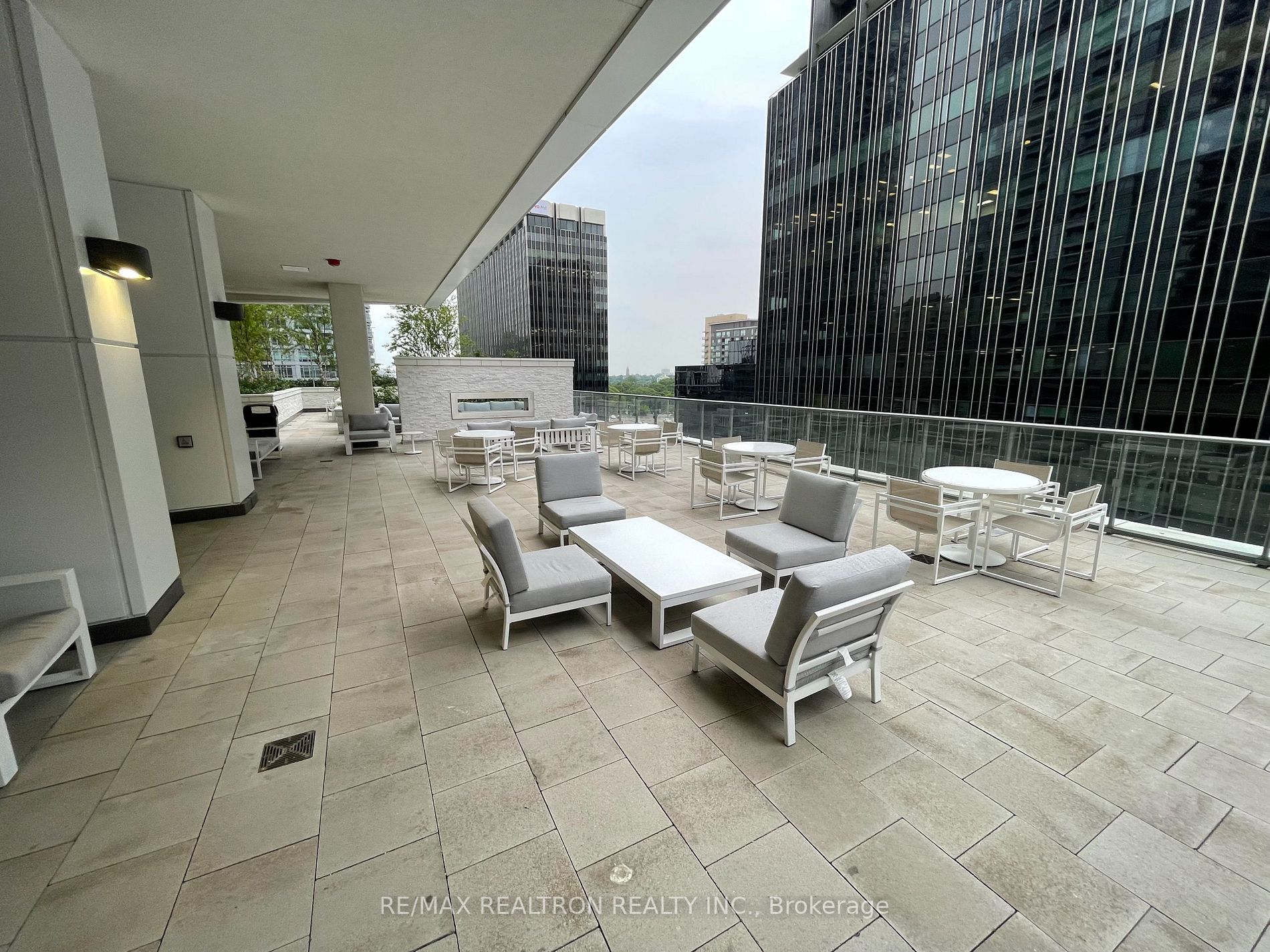 2221 Yonge St, #5103