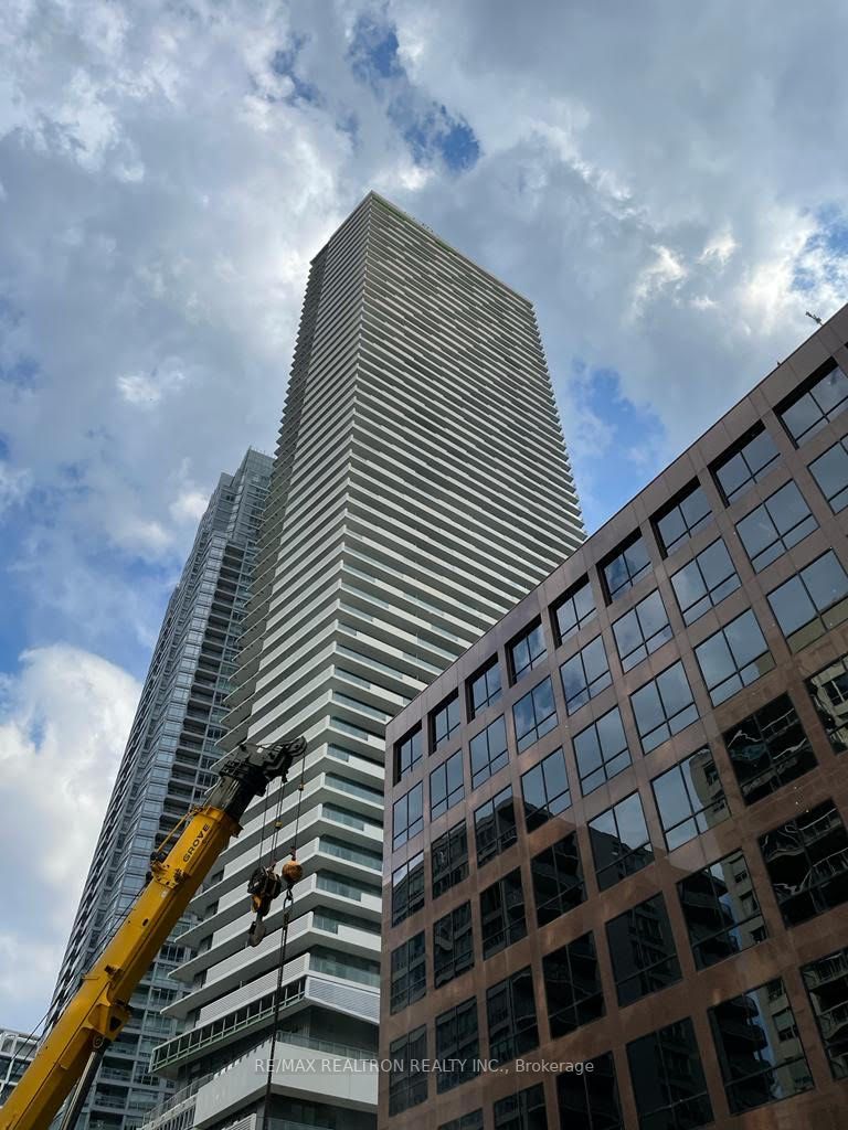 2221 Yonge St, #5103