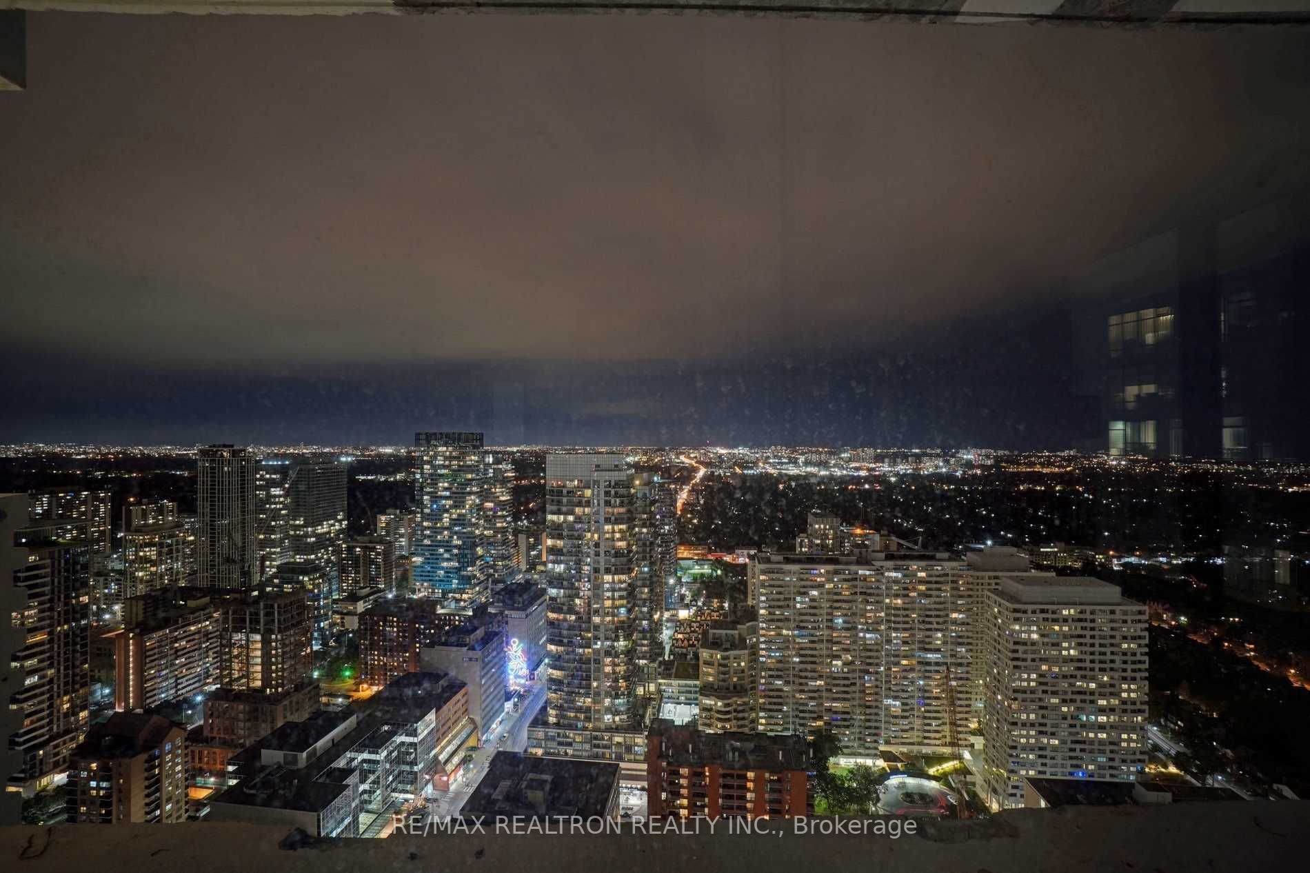2221 Yonge St, #5103