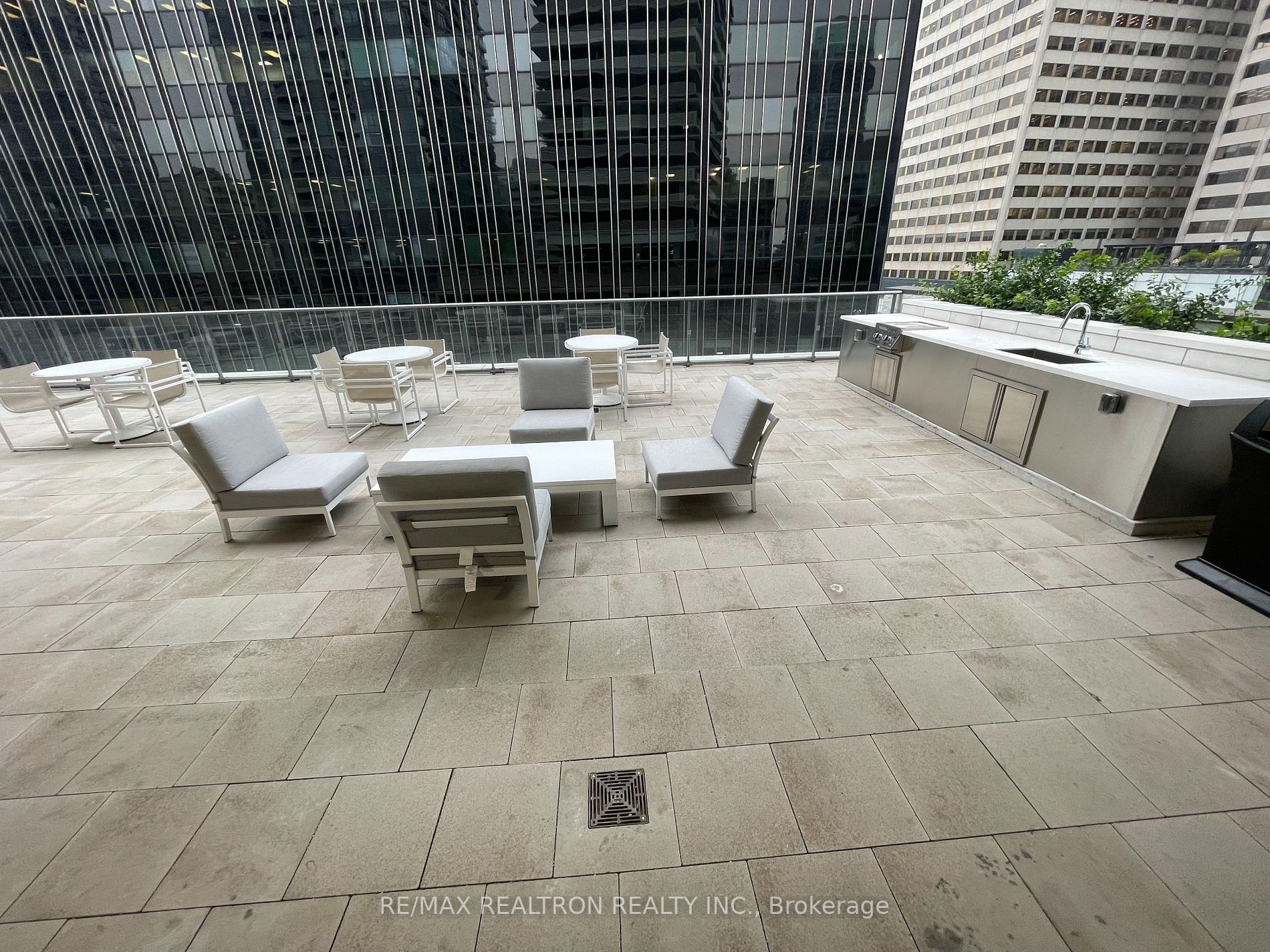2221 Yonge St, #5103