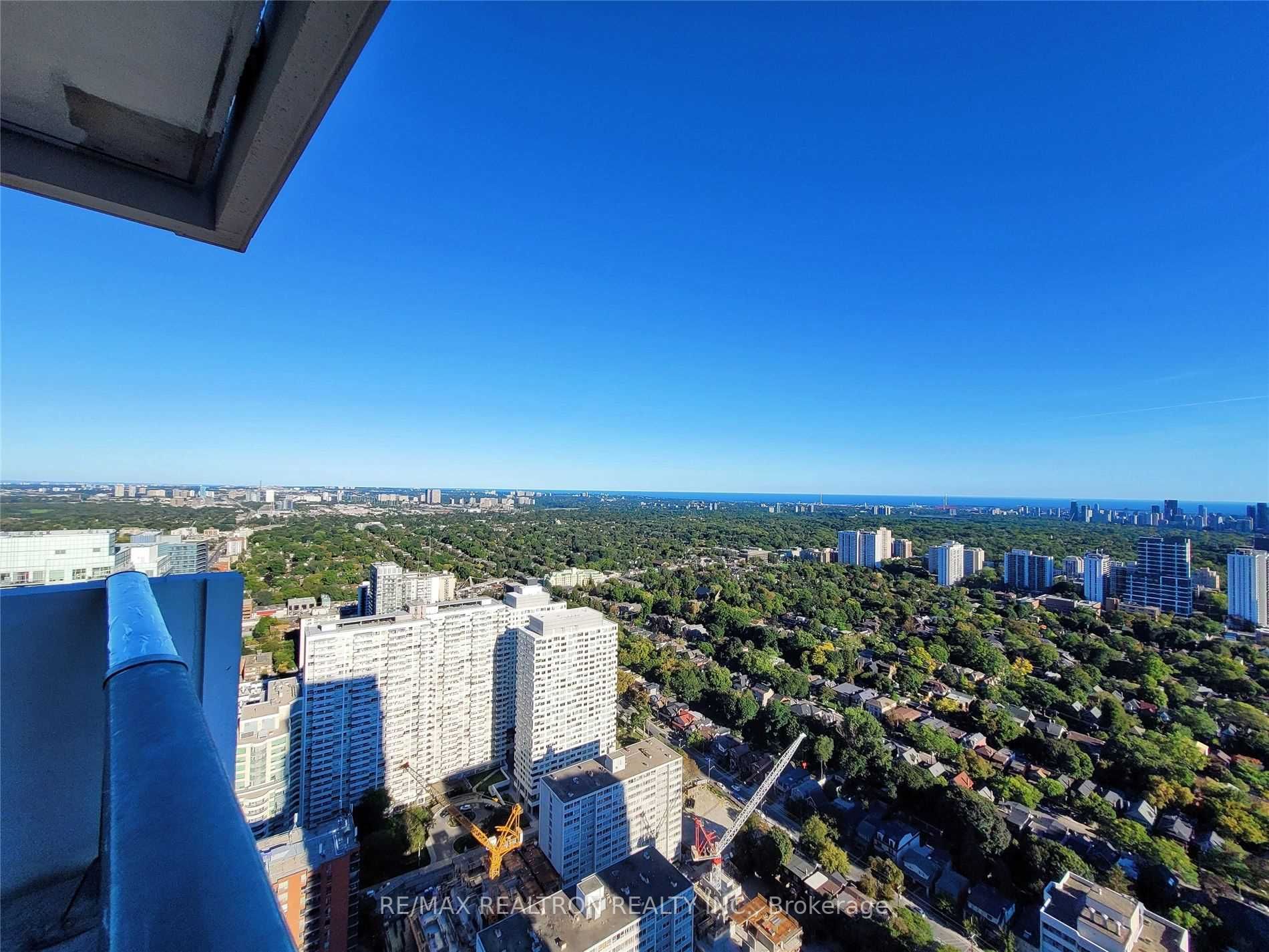 2221 Yonge St, #5103