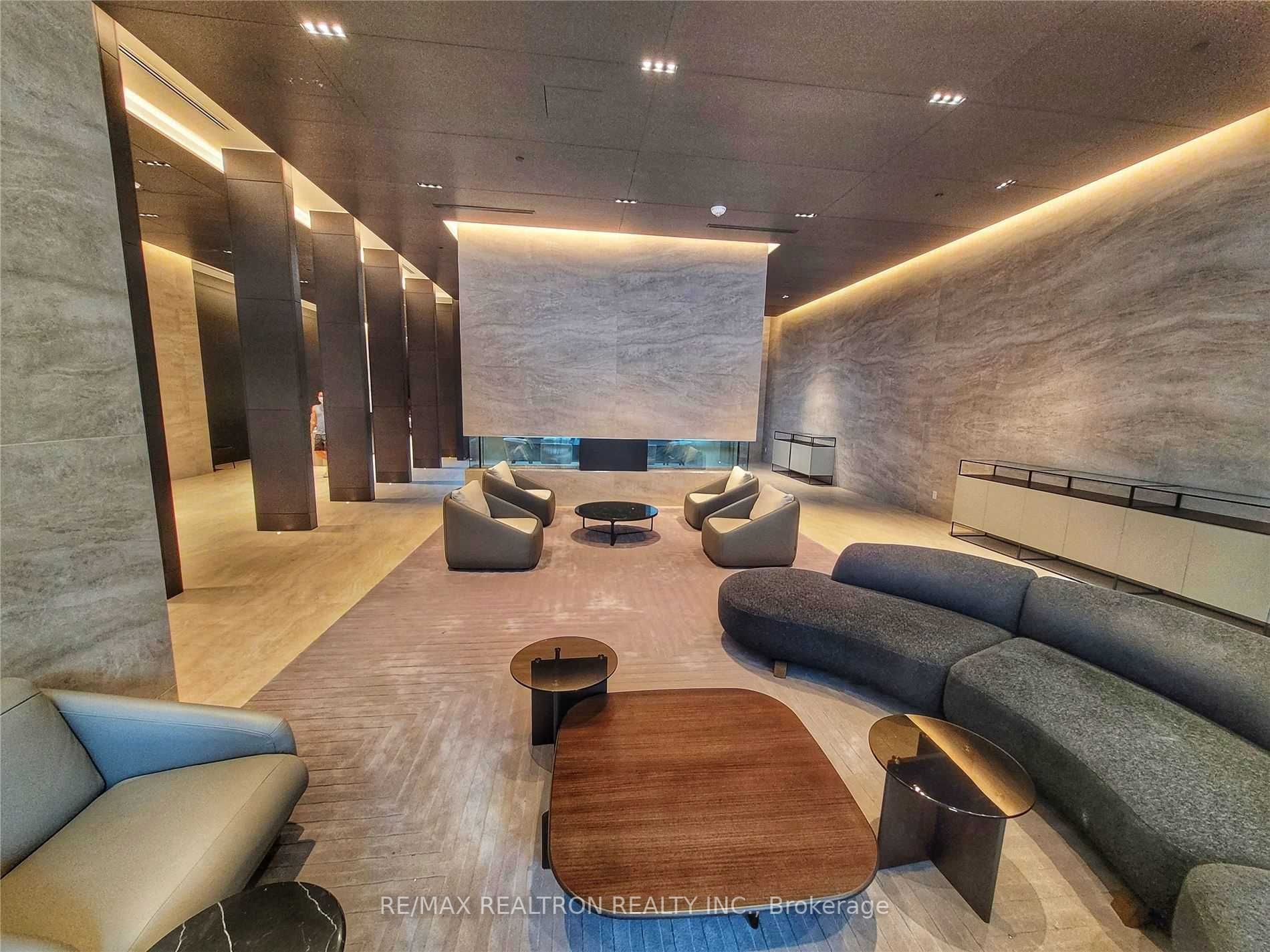 2221 Yonge St, #5103